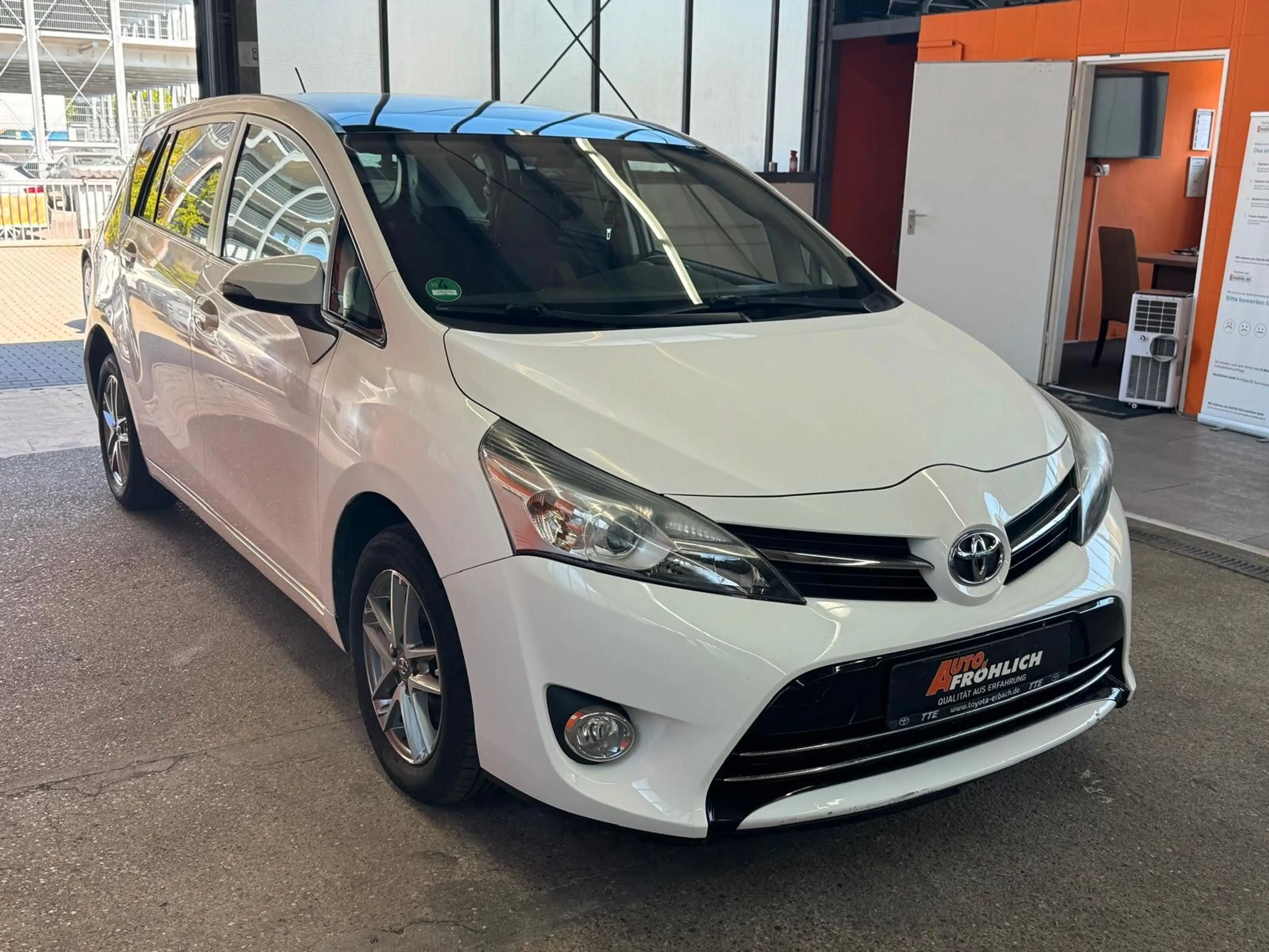 Toyota Verso SkyView Edition — photo 3