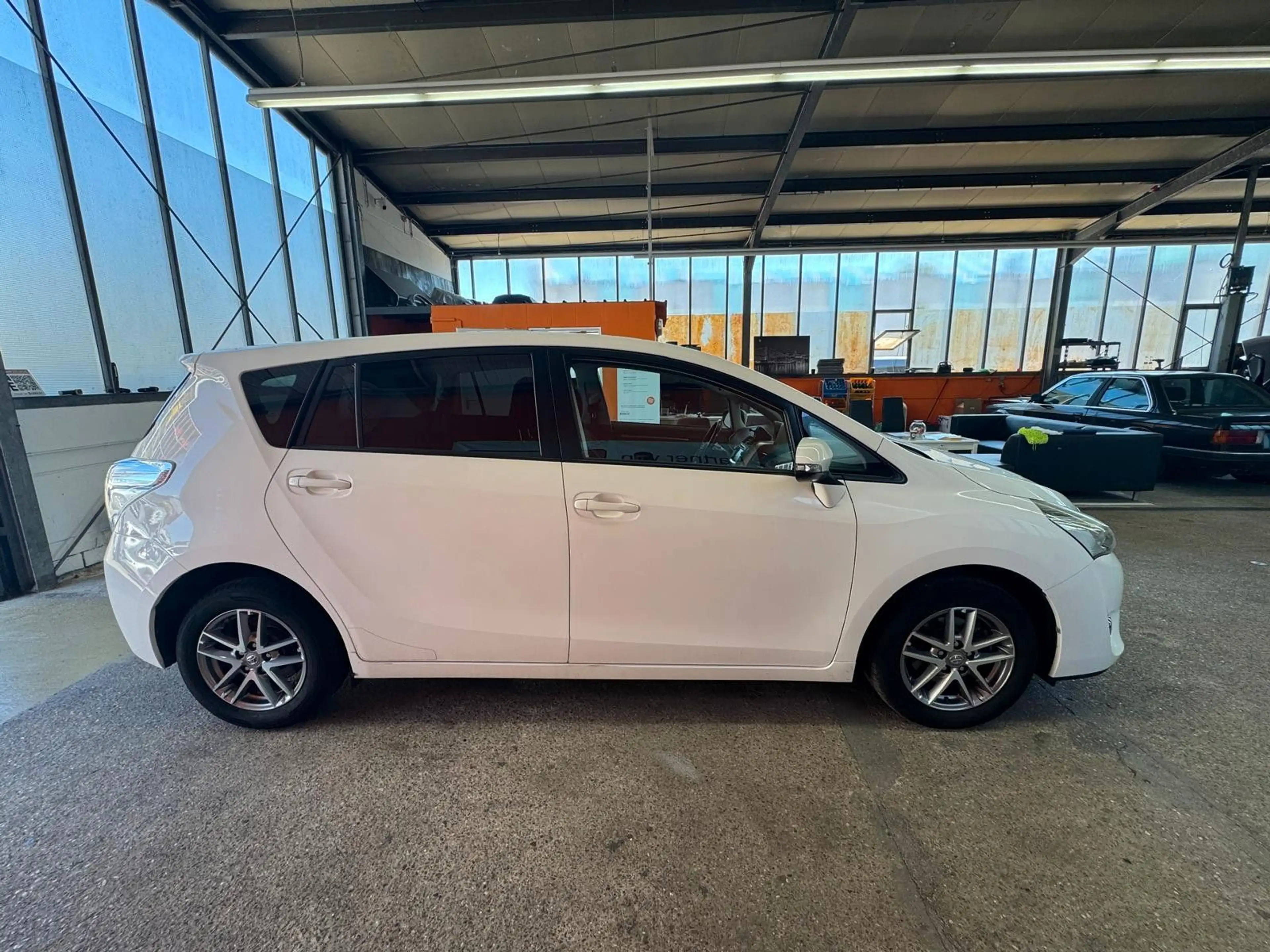 Toyota Verso SkyView Edition — photo 4
