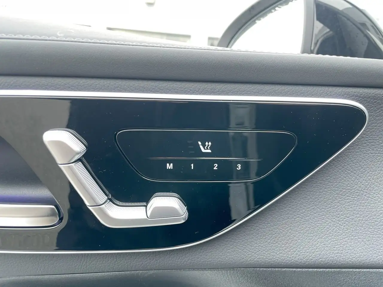 Mercedes-Benz GLC снимка Mercedes-Benz GLC