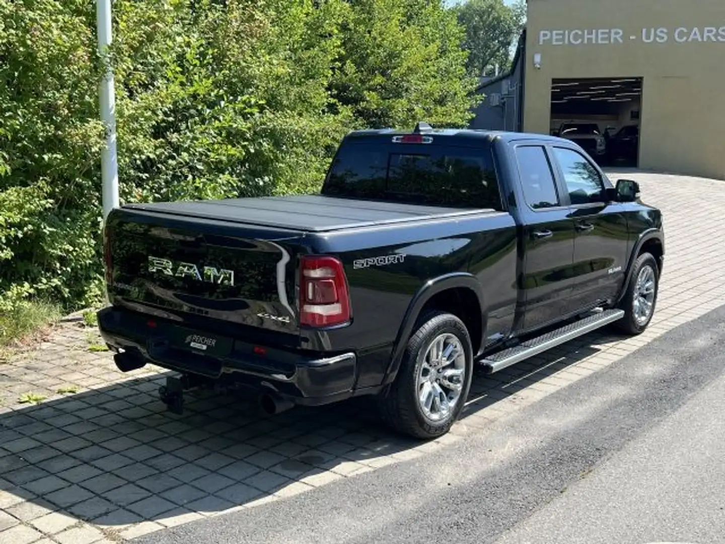 Dodge RAM RAM 1500 Laramie Sport Quad Cab Long Bed 5,7 L ... Schwarz - 2