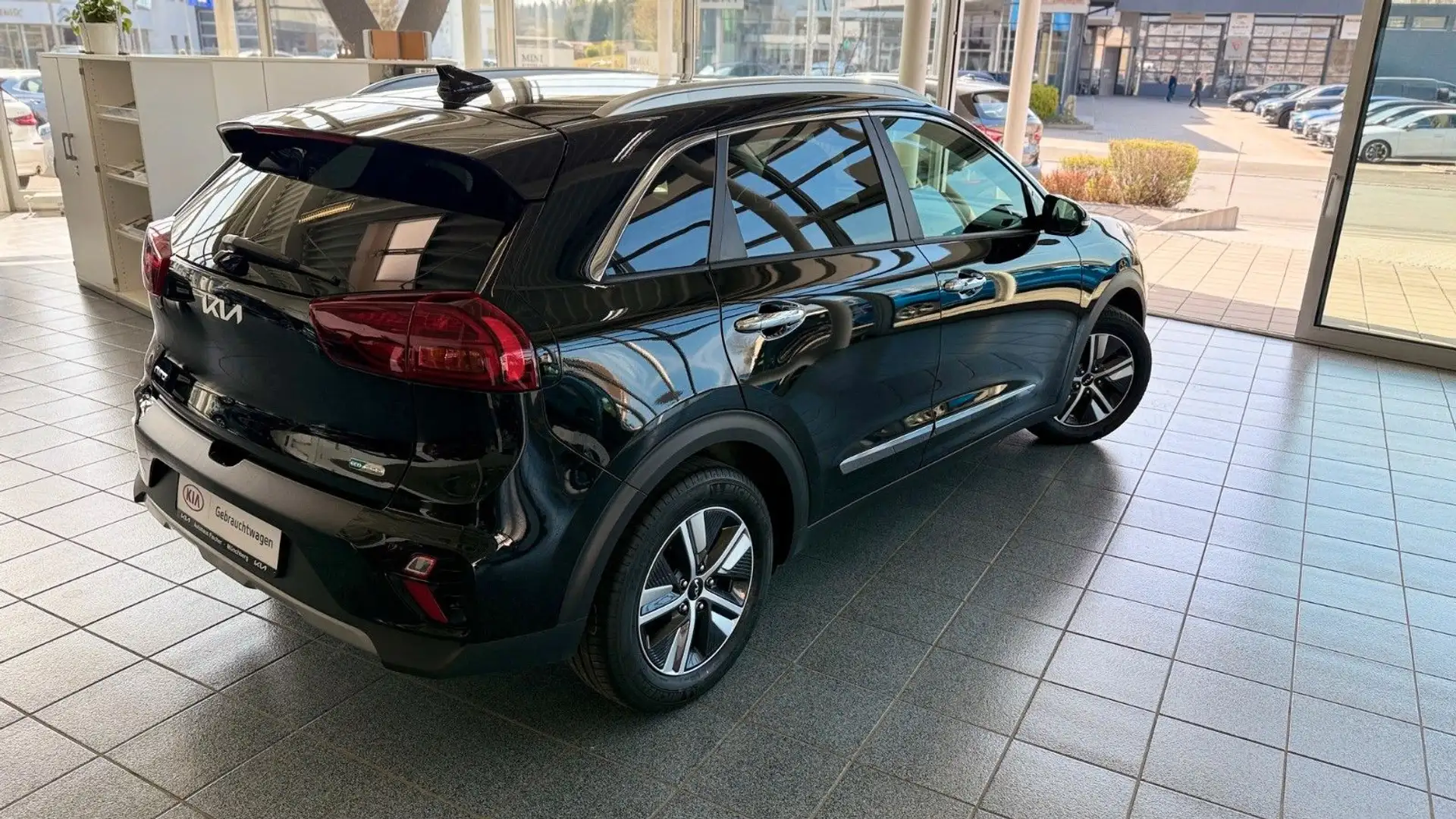 Kia Niro 1.6 Spirit Plug-in Hybrid Czarny - 2