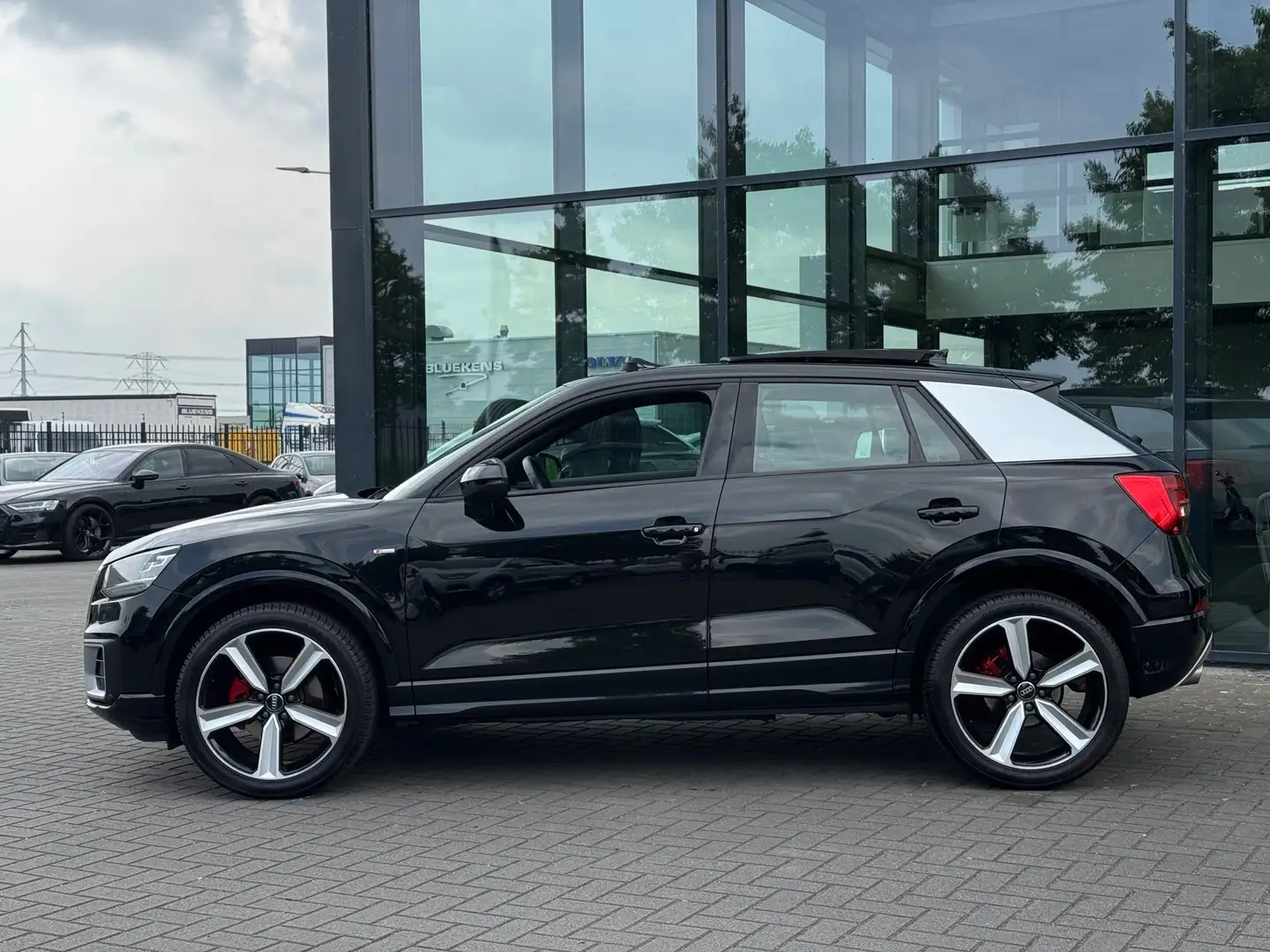 Audi Q2 1.4 TFSI CoD S-Line * Panoramadak * Trekhaak * 1E Zwart - 2