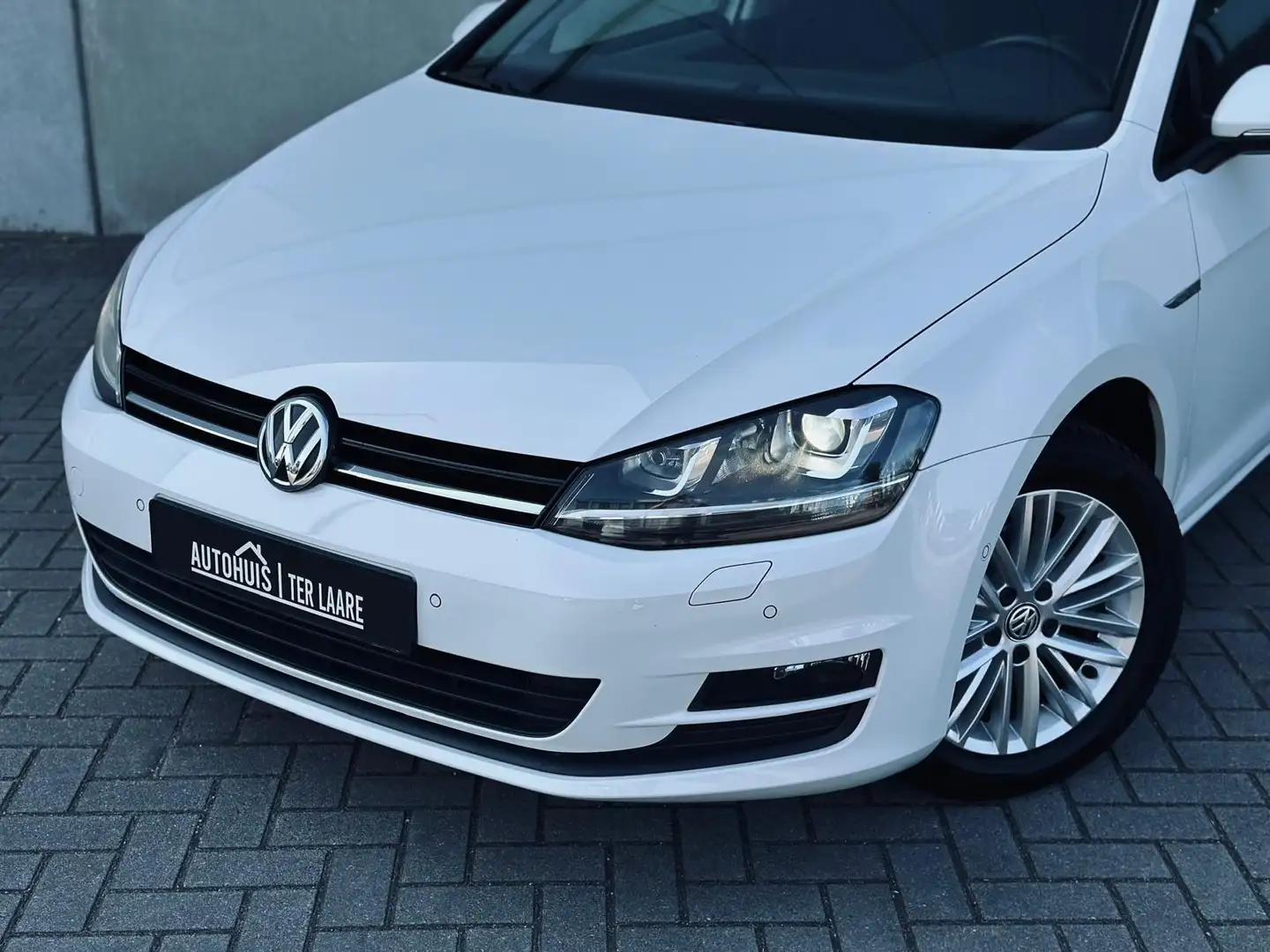 Volkswagen Golf 1.2 TSI Xenon Cruise Clima 16'' Stoelverwarming Weiß - 2