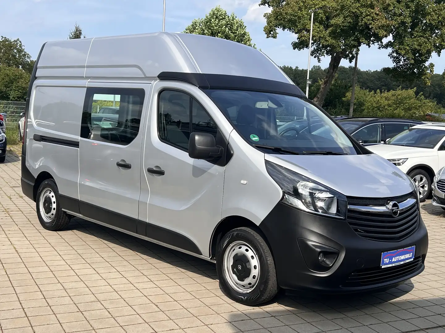Opel Vivaro Kasten L2H2 2,9t STANDHZ-NAVI-1.HAND-MWST.-3SITZE Silber - 1