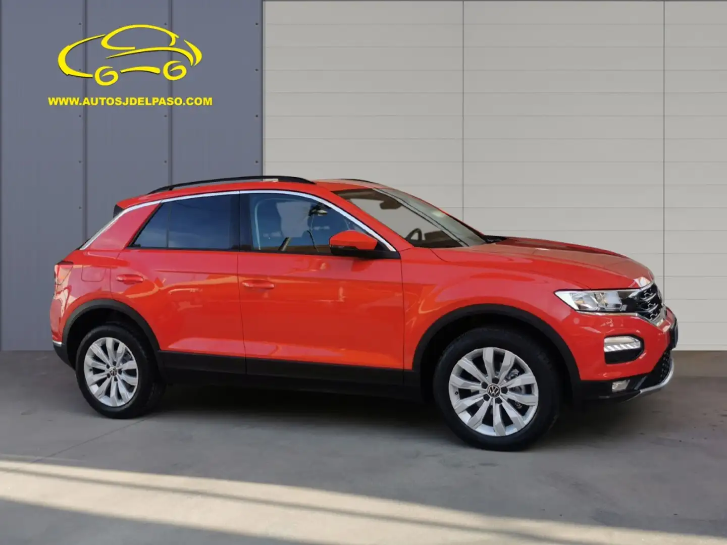 Volkswagen T-Roc 1.5 TSI Advance DSG7 Rojo - 2