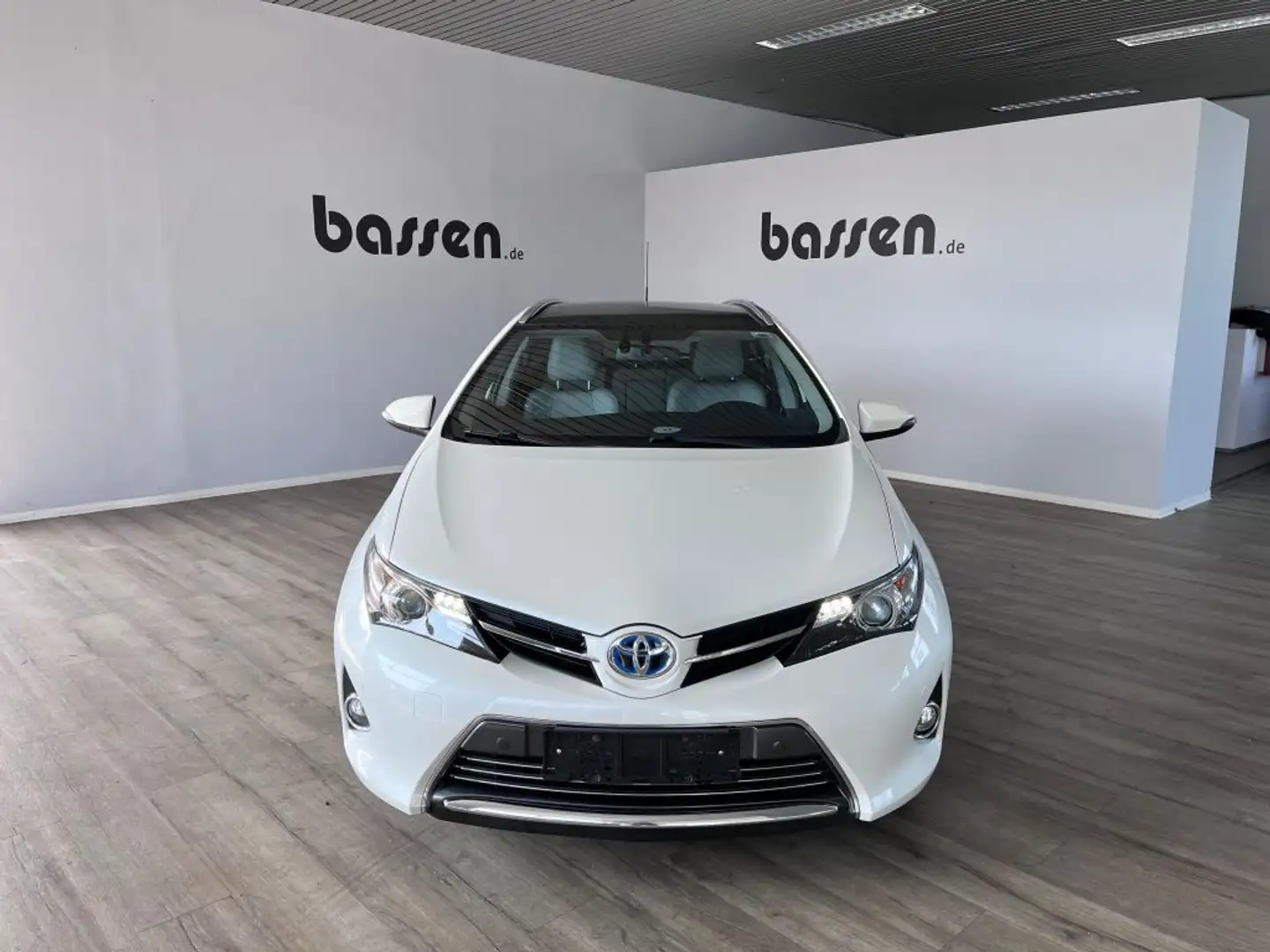 Toyota Auris 1.8 VVT-i Hybrid Automatik Touring Sports Executiv Blanc - 1