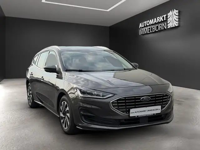 Ford Focus view 2