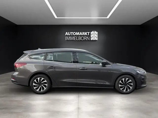 Ford Focus view 11