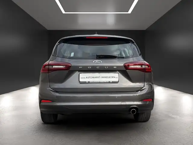 Ford Focus view 10