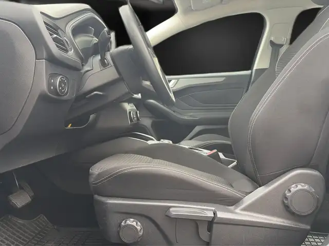 Ford Focus view 14