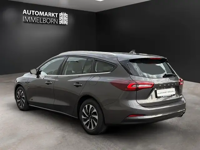 Ford Focus view 6