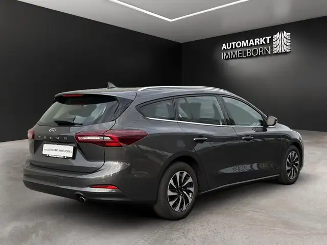 Ford Focus view 8