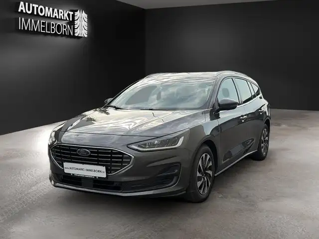 Ford Focus view 3