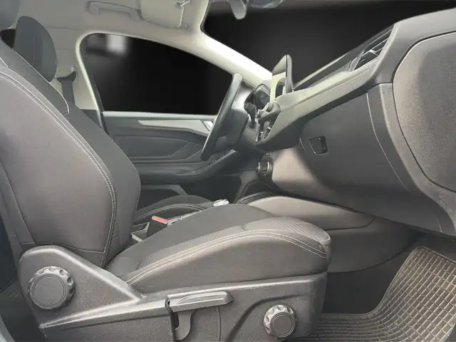 Ford Focus view 15
