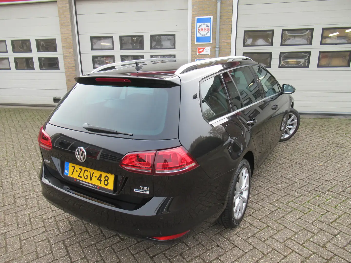 Volkswagen Golf Variant 1.2 TSI Business Edition, comfortstoelen, Navi, PD Zwart - 2