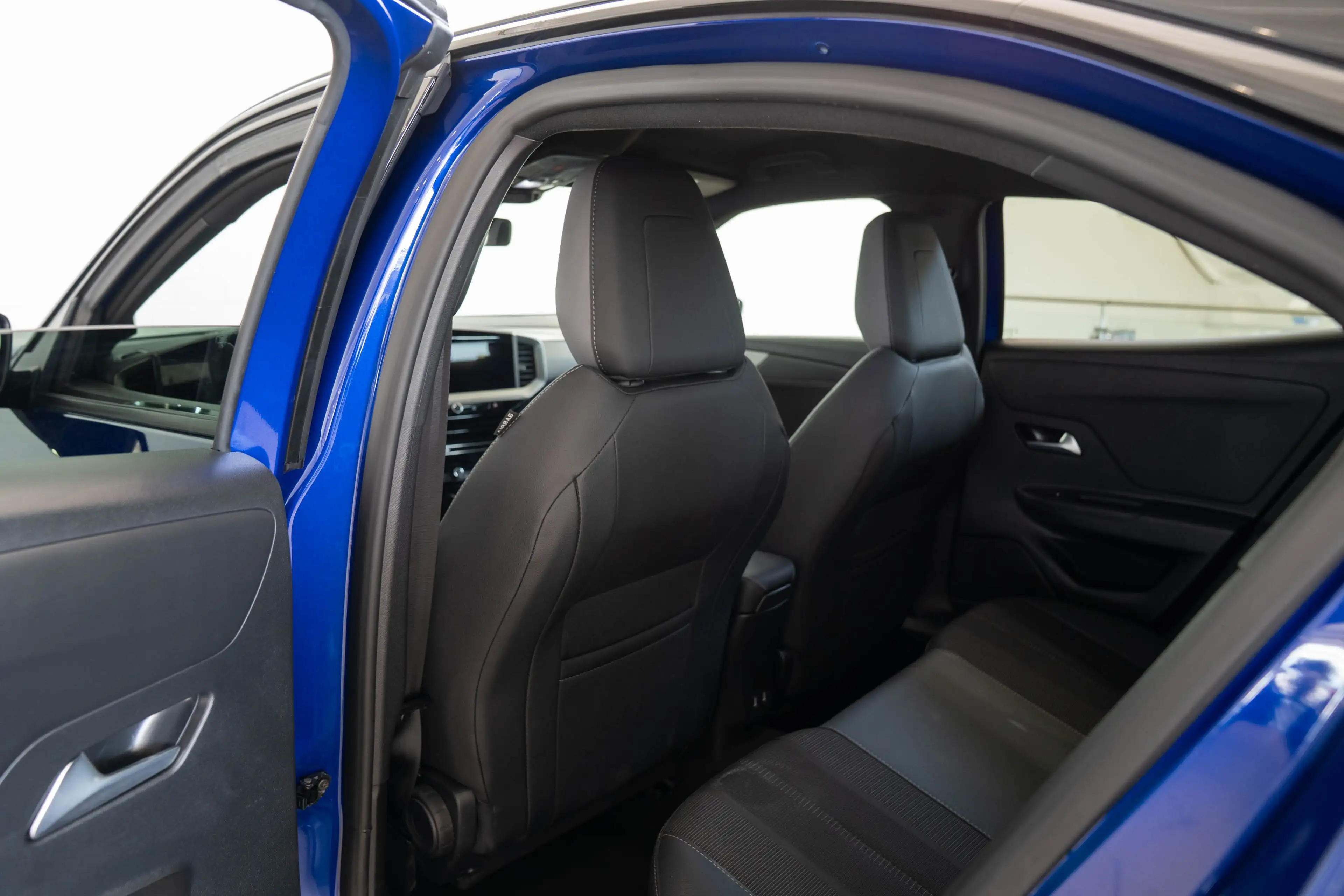 Opel Mokka-E Electric GS 54 kWh | SOH 96% | Matrix LED | Naviga — photo 12