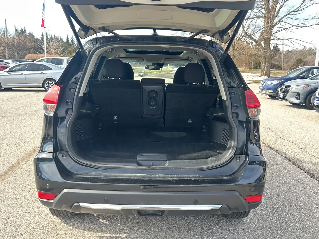 Nissan Rogue снимка Nissan Rogue