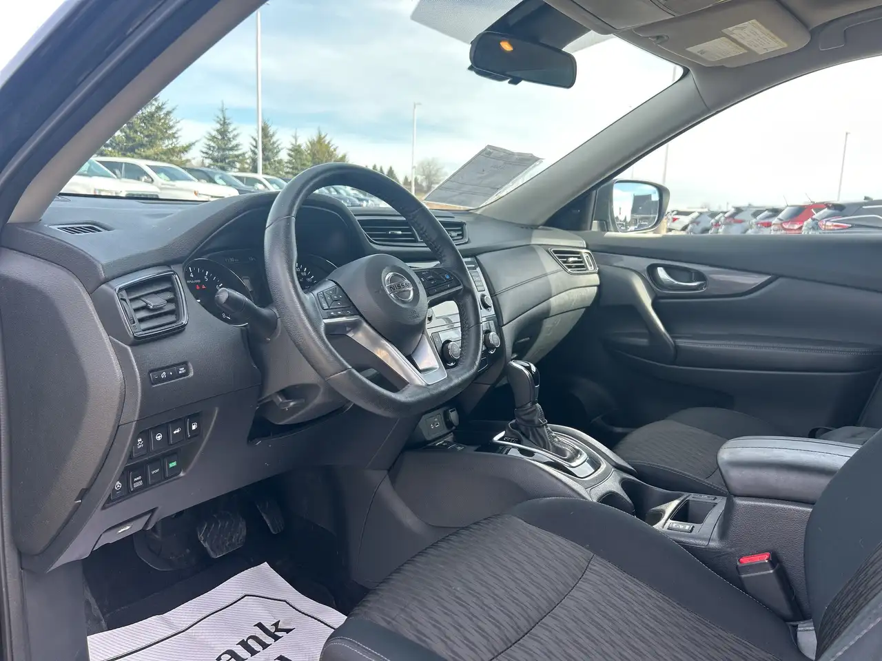 Nissan Rogue снимка Nissan Rogue