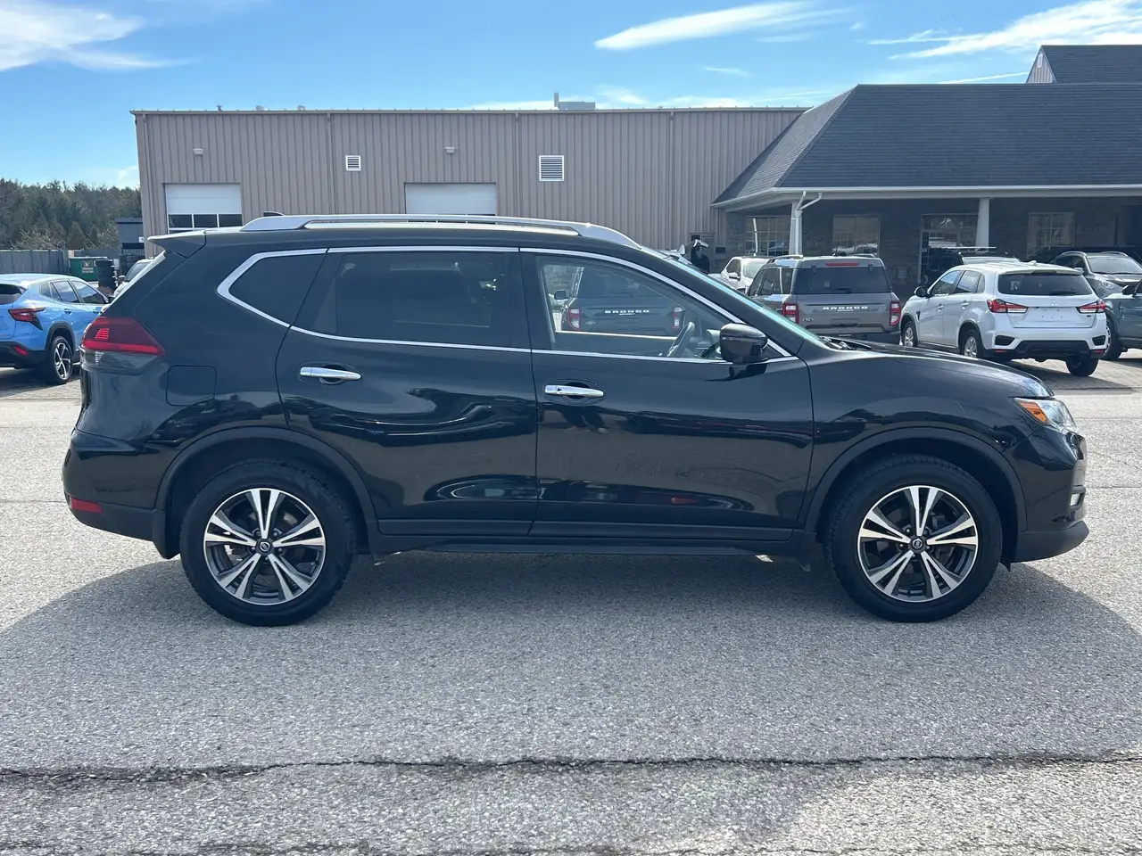 Nissan Rogue снимка Nissan Rogue