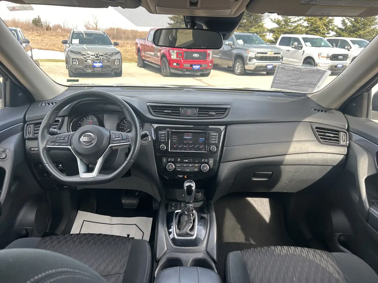 Nissan Rogue снимка Nissan Rogue