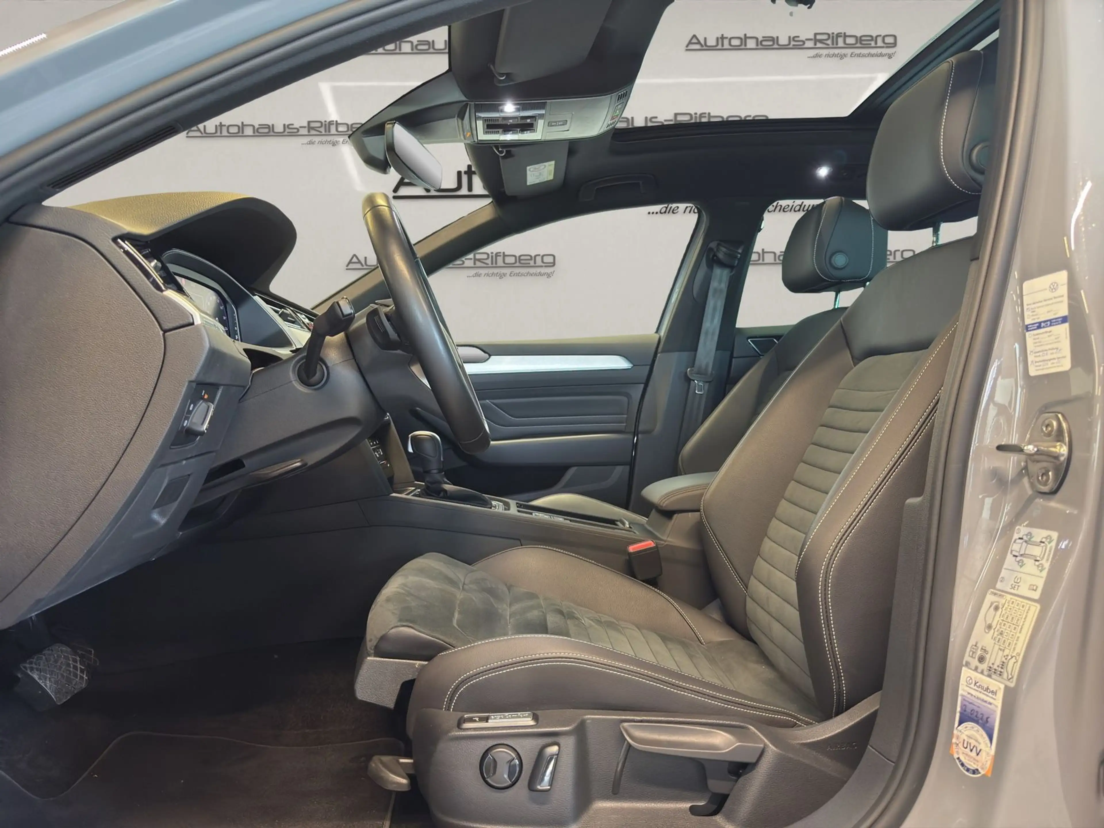 Volkswagen Passat Variant 2.0 TDI ELEGANCE/DSG/PANO/MATRIX — photo 9