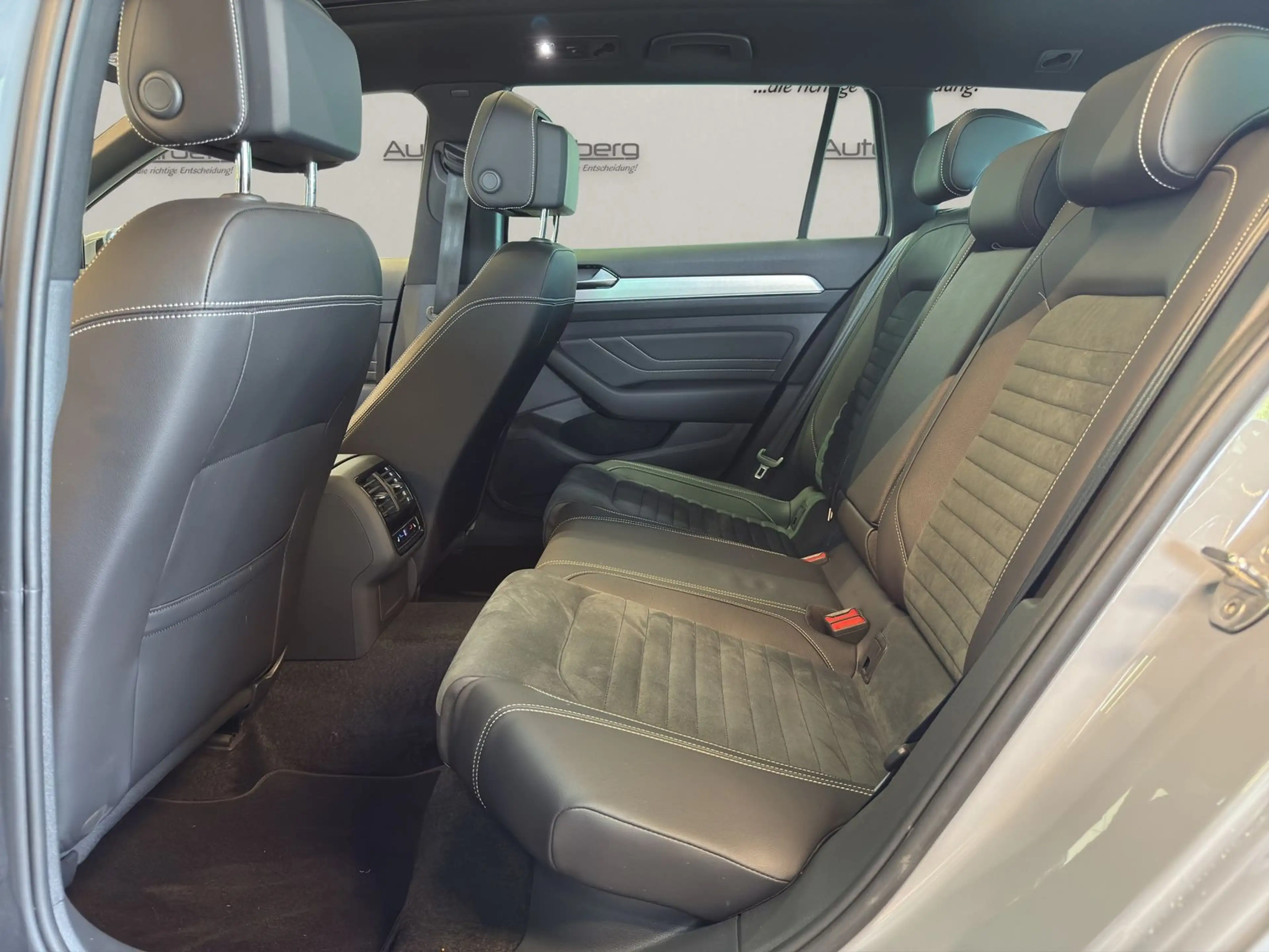 Volkswagen Passat Variant 2.0 TDI ELEGANCE/DSG/PANO/MATRIX — photo 10