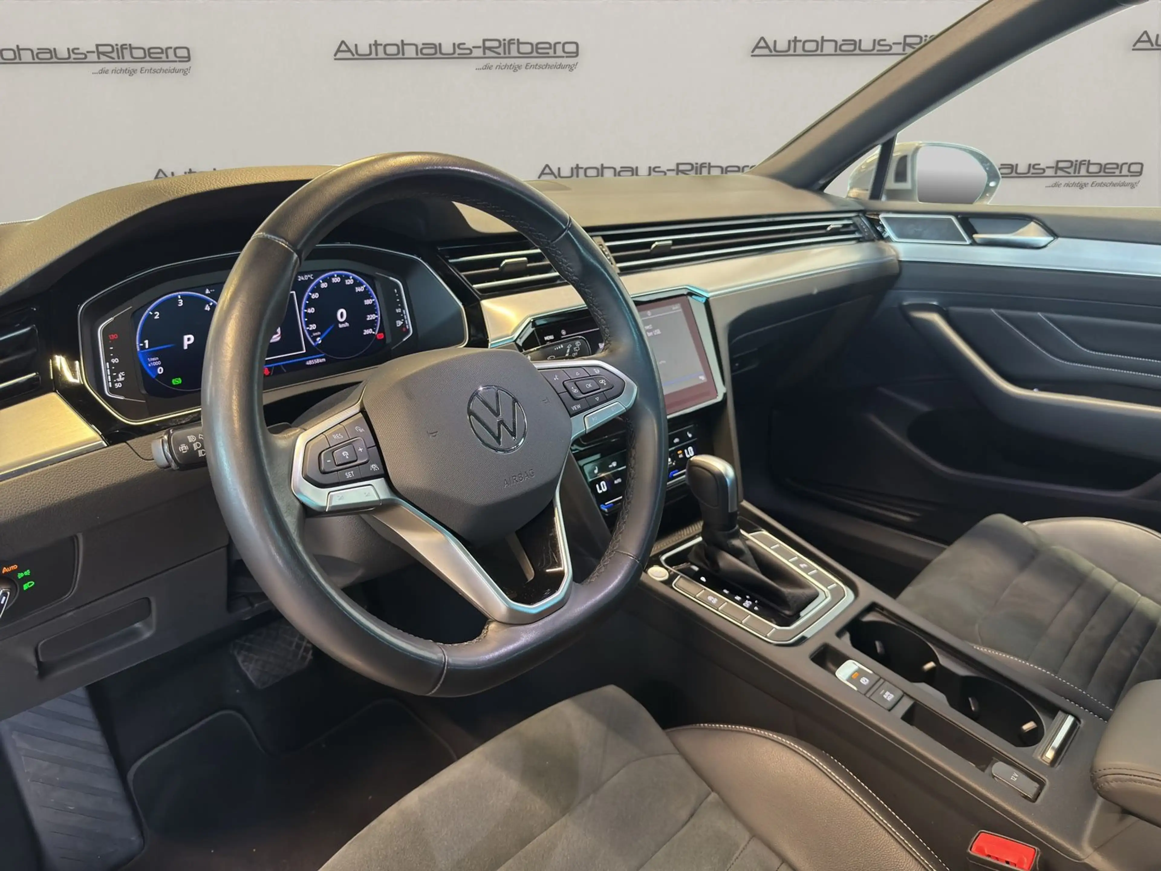 Volkswagen Passat Variant 2.0 TDI ELEGANCE/DSG/PANO/MATRIX — photo 8