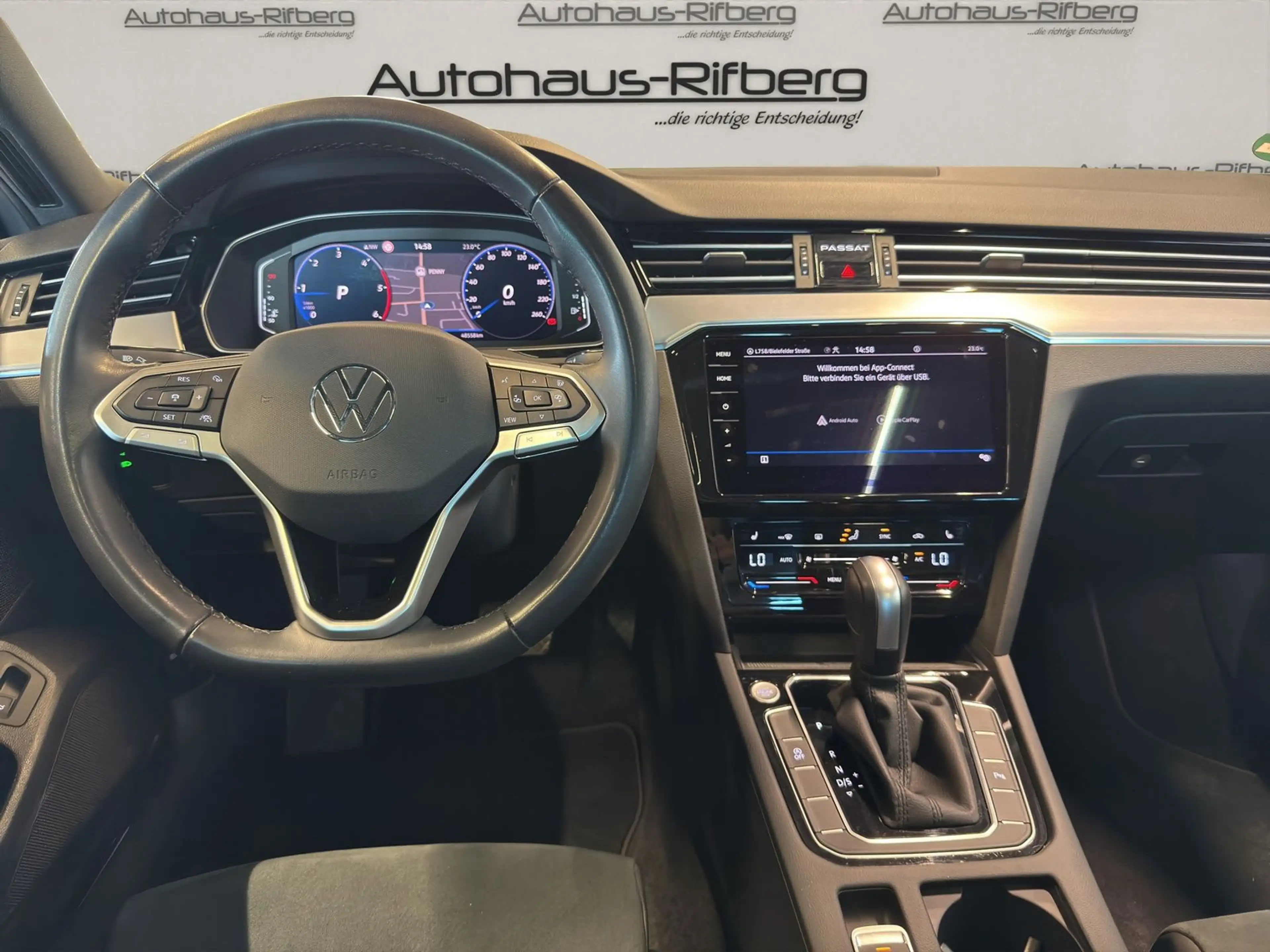 Volkswagen Passat Variant 2.0 TDI ELEGANCE/DSG/PANO/MATRIX — photo 12