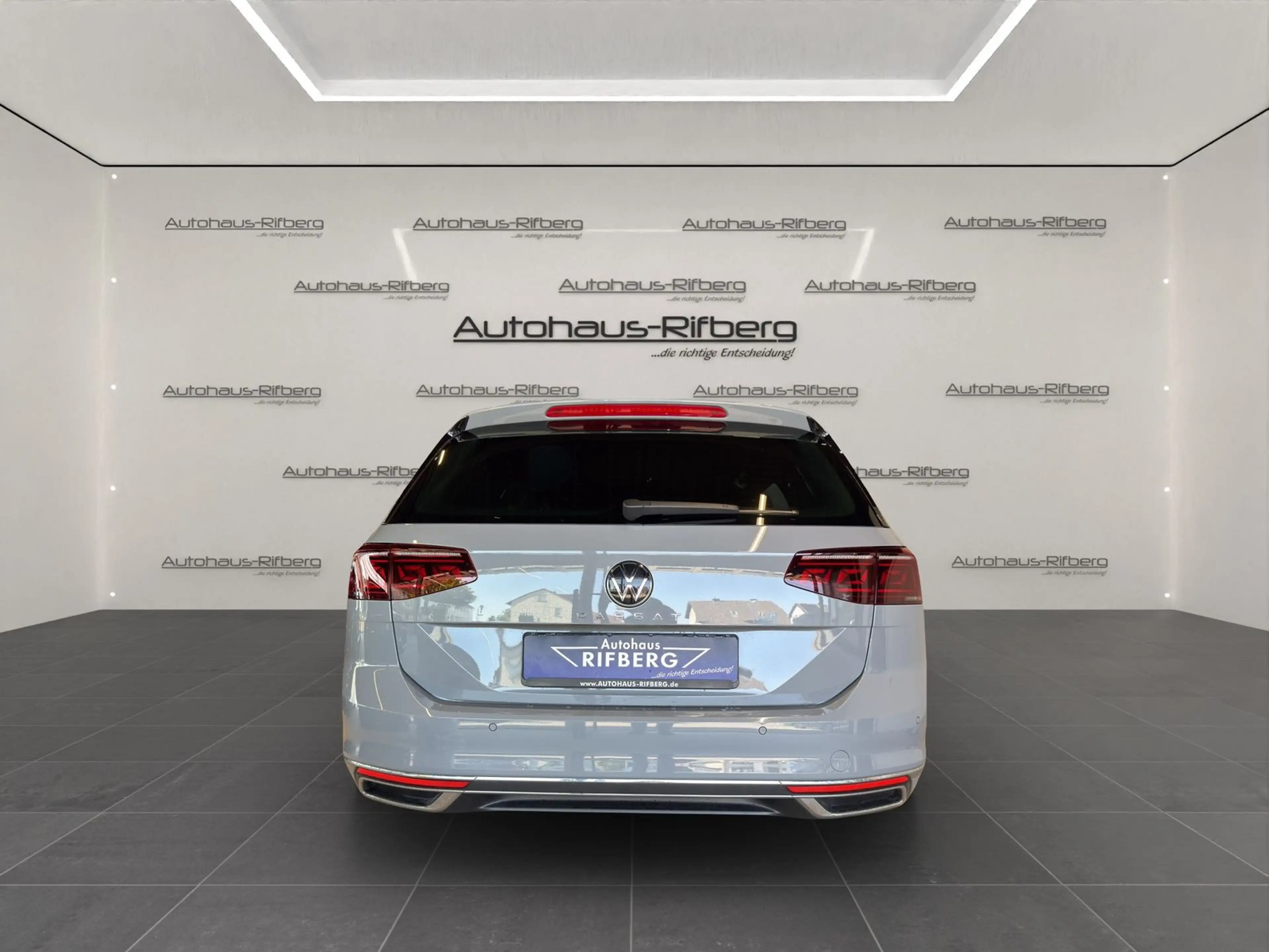 Volkswagen Passat Variant 2.0 TDI ELEGANCE/DSG/PANO/MATRIX — photo 5