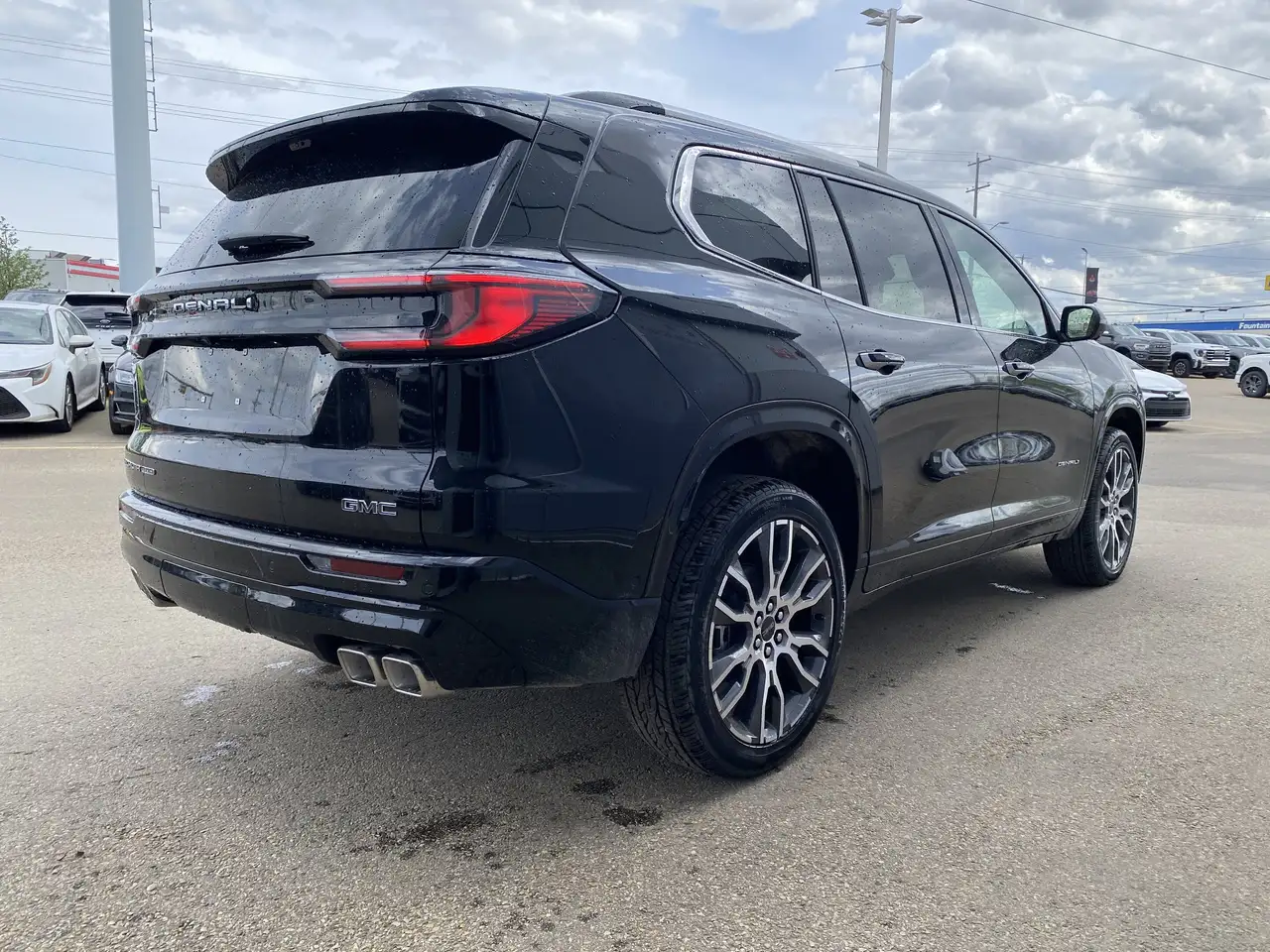 GMC Acadia снимка GMC Acadia