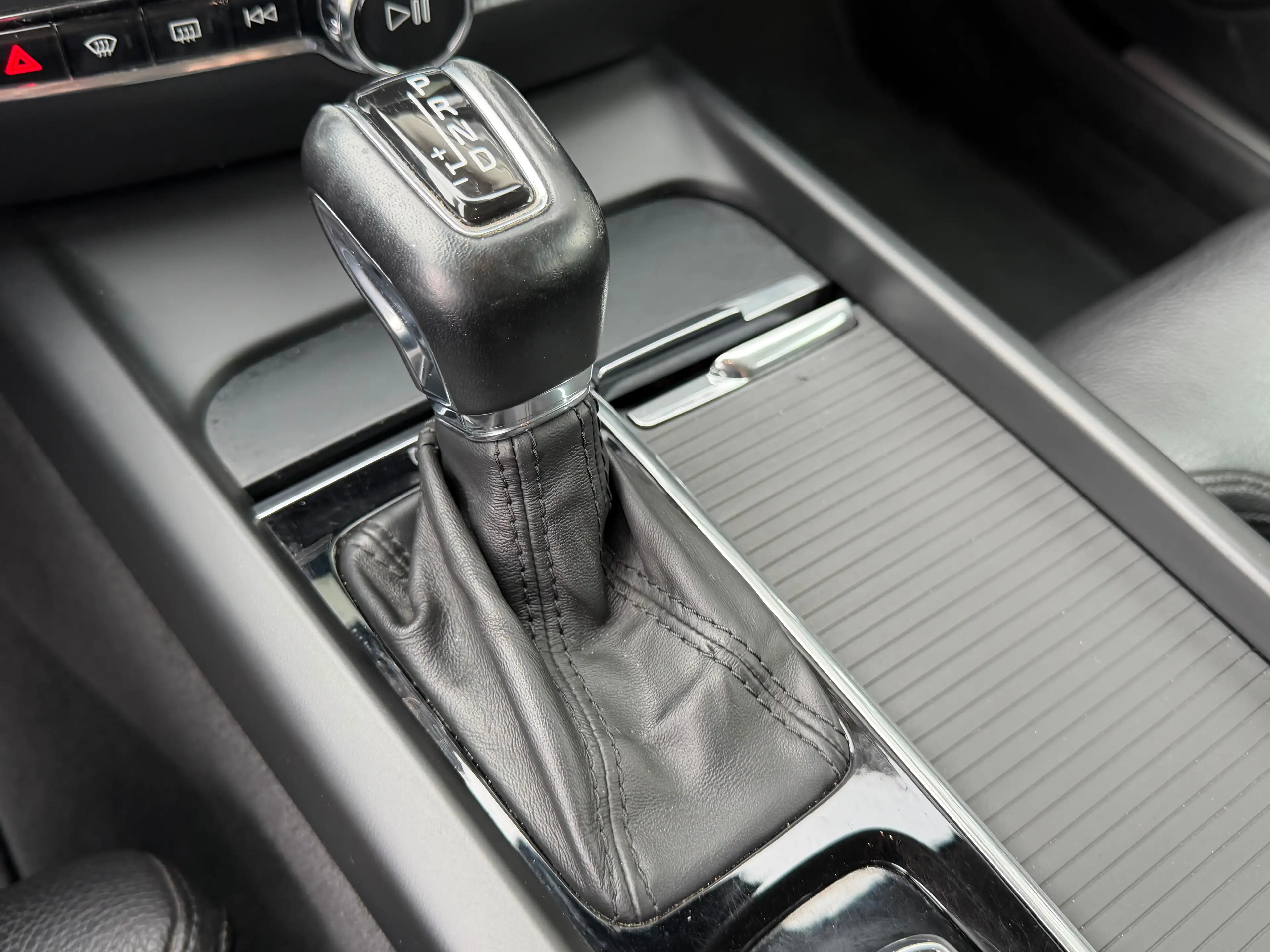 Volvo V60 Break 2.0 D3 Automatique - Full LED - Cuir - Caméra — photo 11