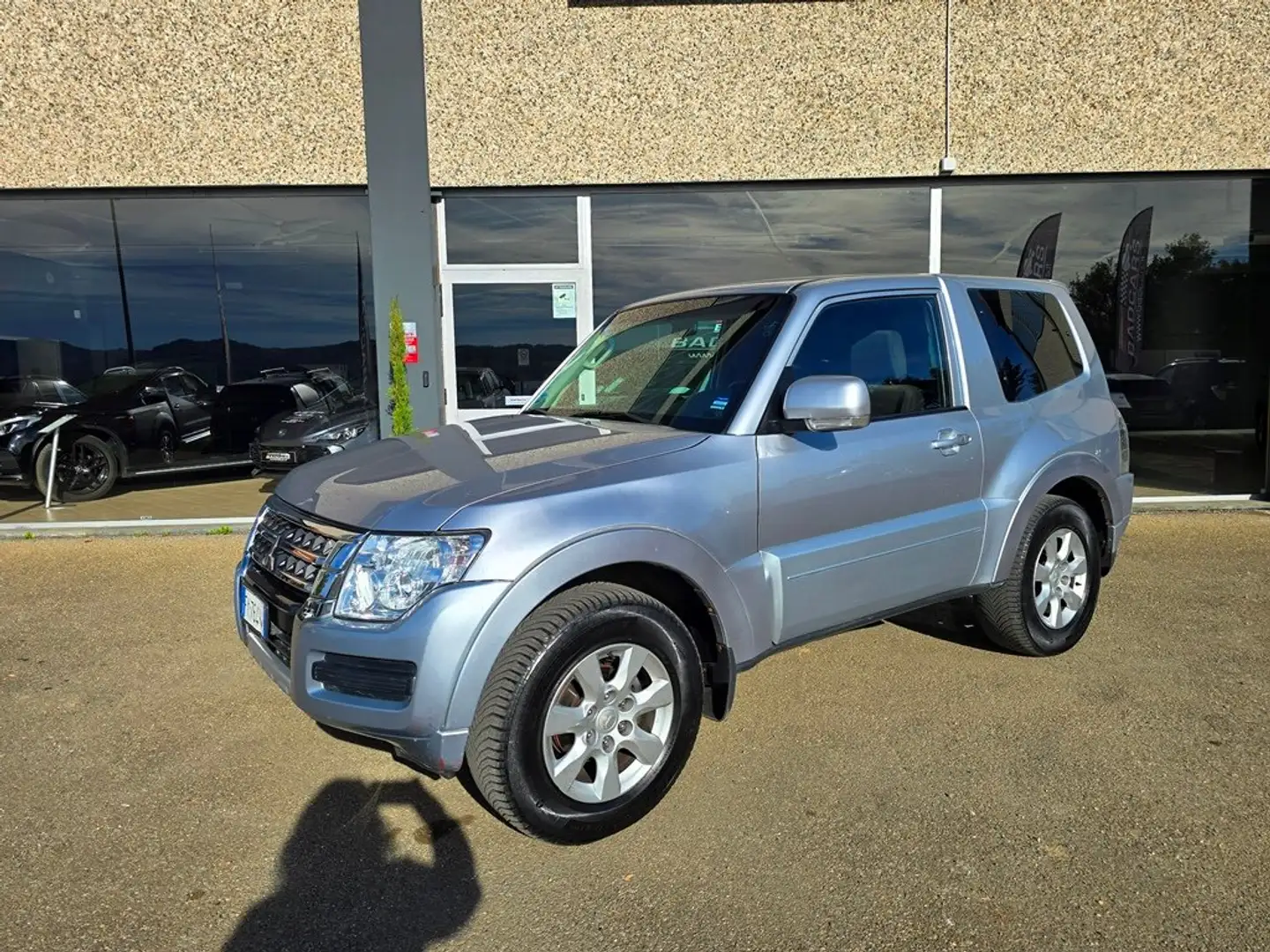 Mitsubishi Pajero PAJERO 3.2 DI-D 190CV INTENSE IN PERFETTO STATO! Grigio - 2