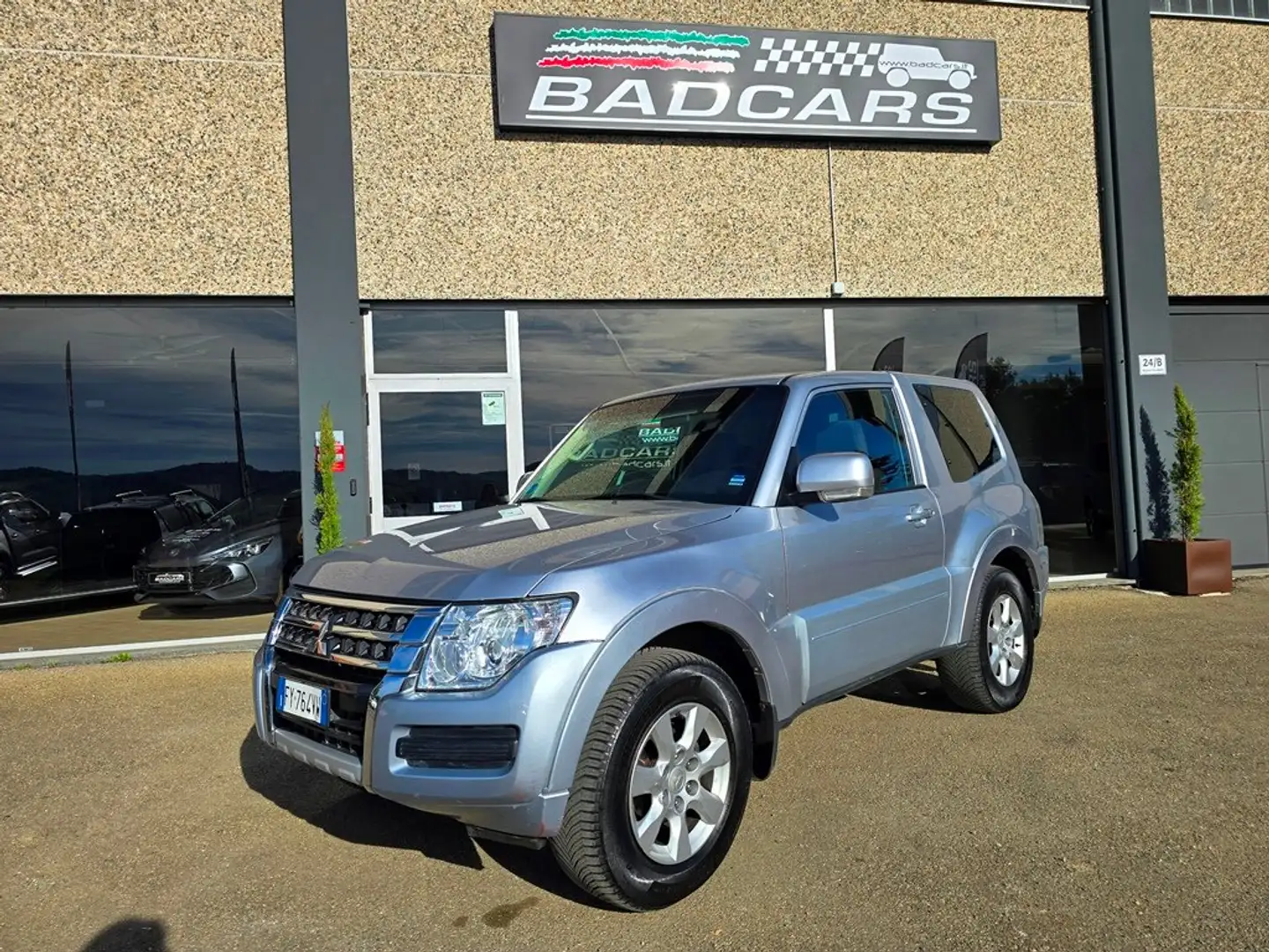 Mitsubishi Pajero PAJERO 3.2 DI-D 190CV INTENSE IN PERFETTO STATO! Grigio - 1