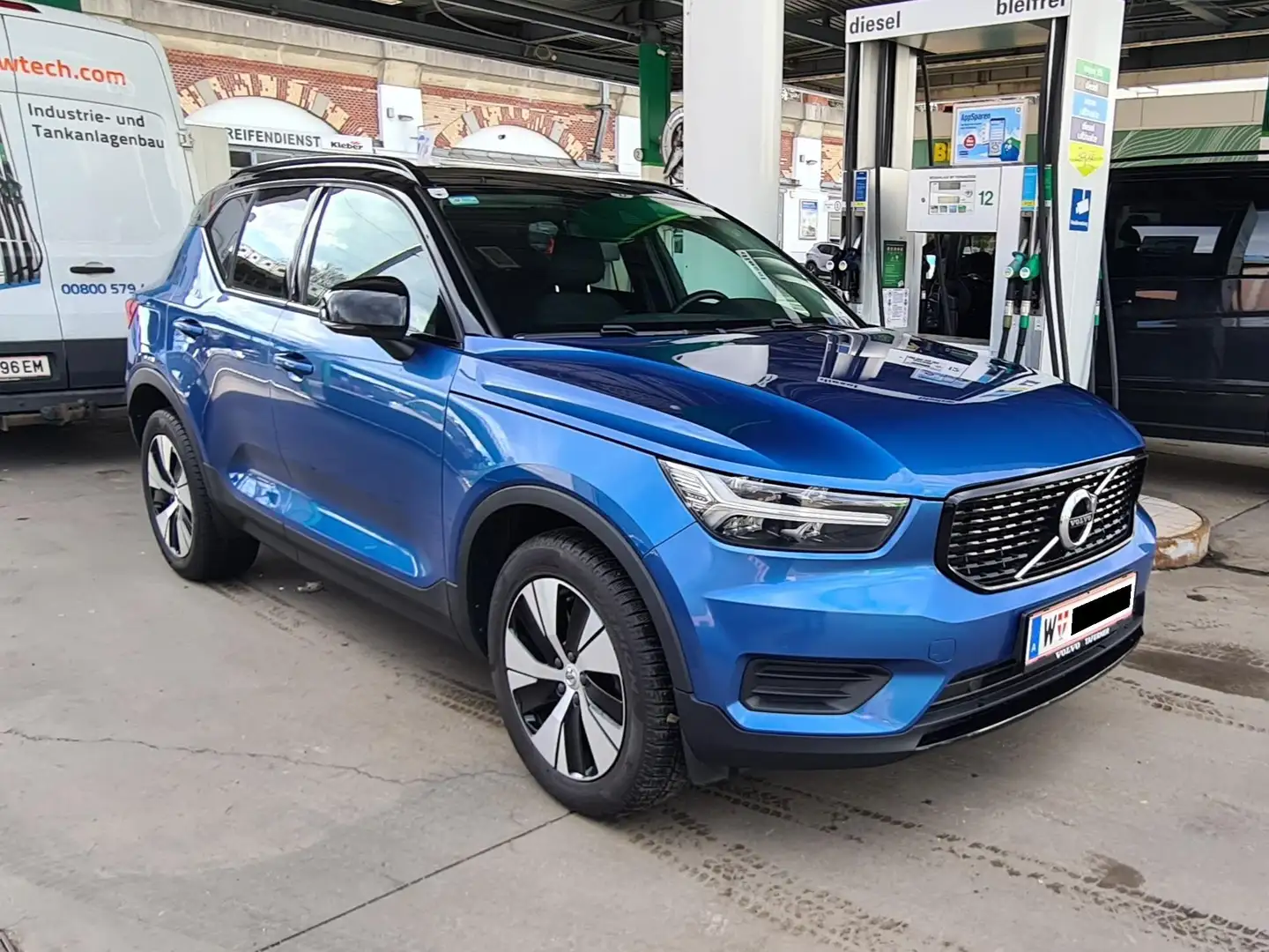 Volvo XC40 XC40 T4 Recharge PHEV R Design Expression R Design Expression Blau - 1