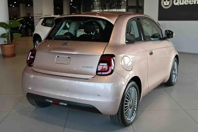 Fiat 500 view 3