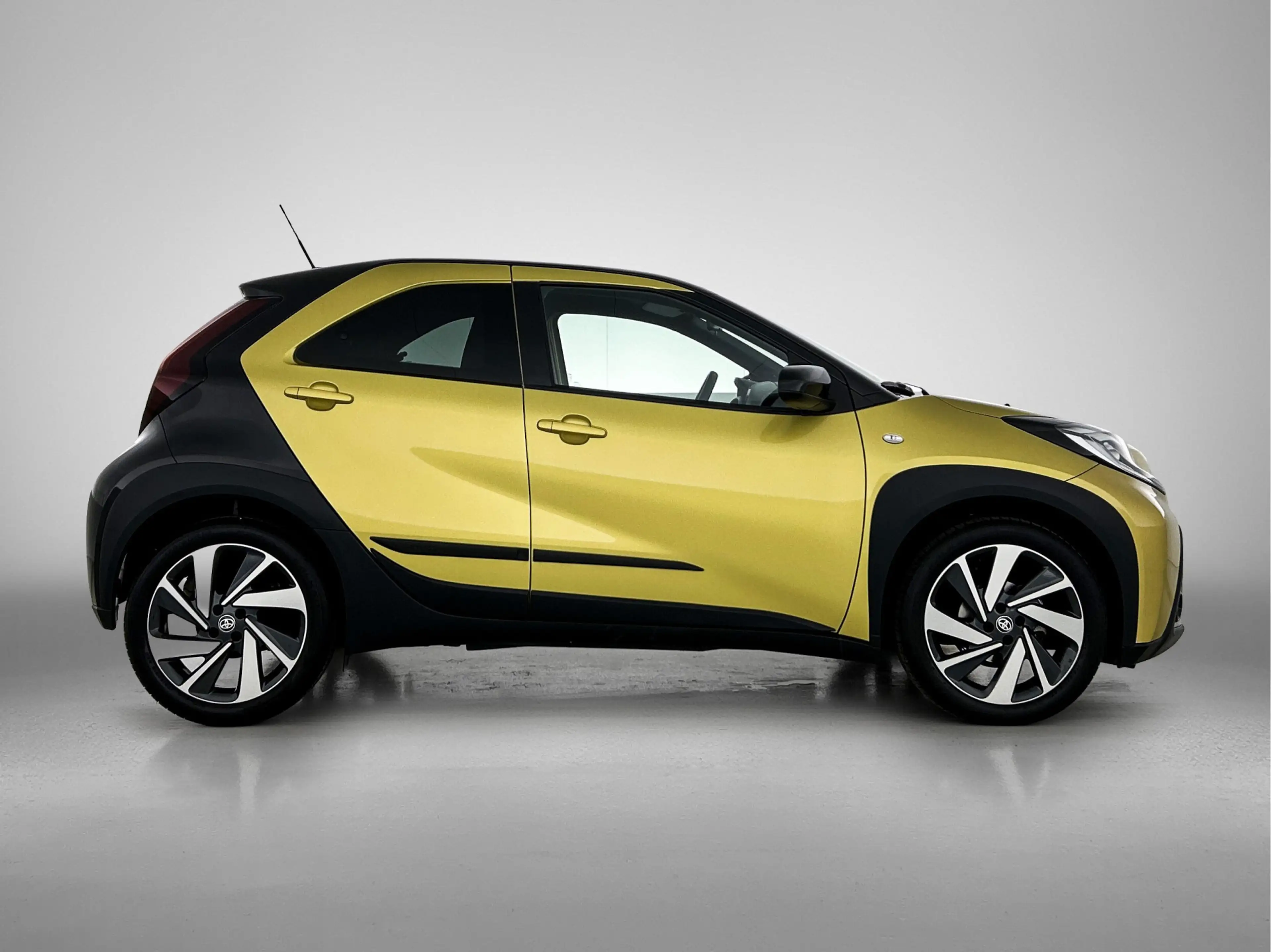 Toyota Aygo X 1.0 VVT-i S-CVT Envy — photo 12