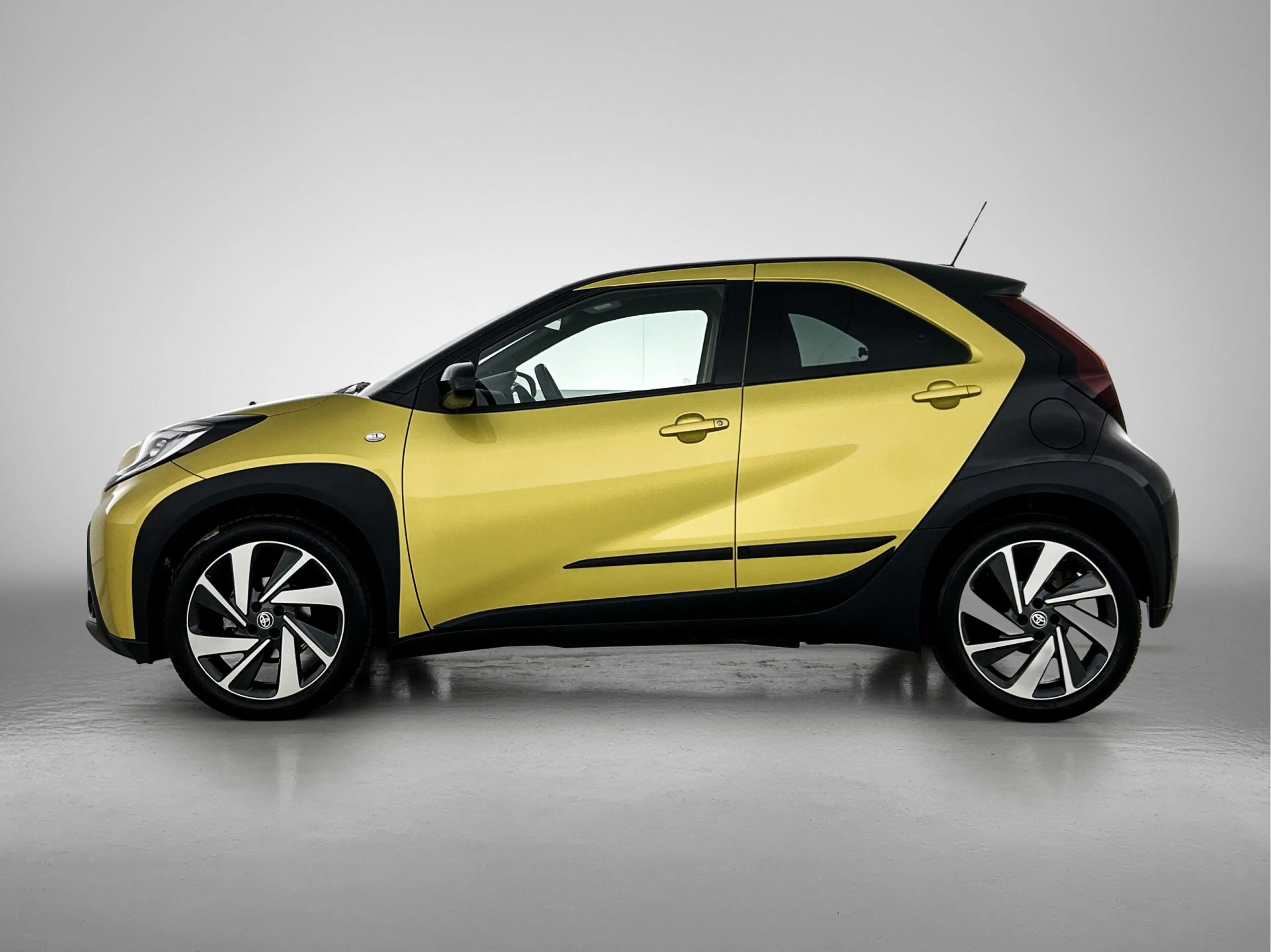 Toyota Aygo X 1.0 VVT-i S-CVT Envy — photo 3