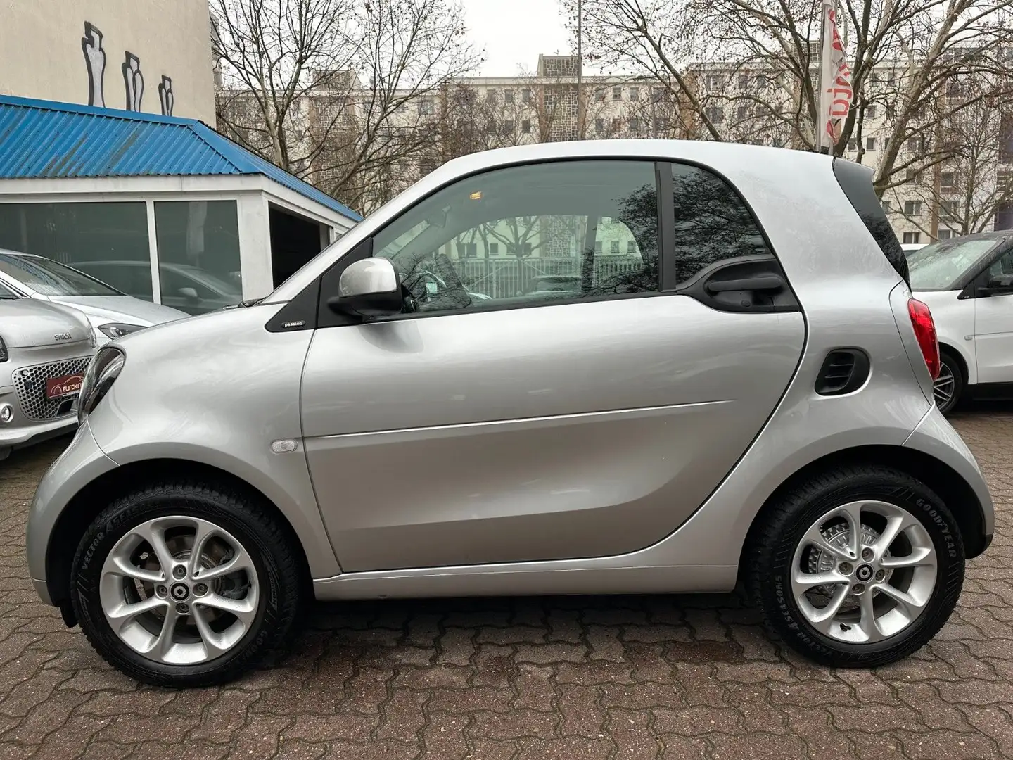 smart forTwo fortwo TWIN passion*PANO*KLIMA*COOL & AUDIO*SHZ* Argintiu - 2