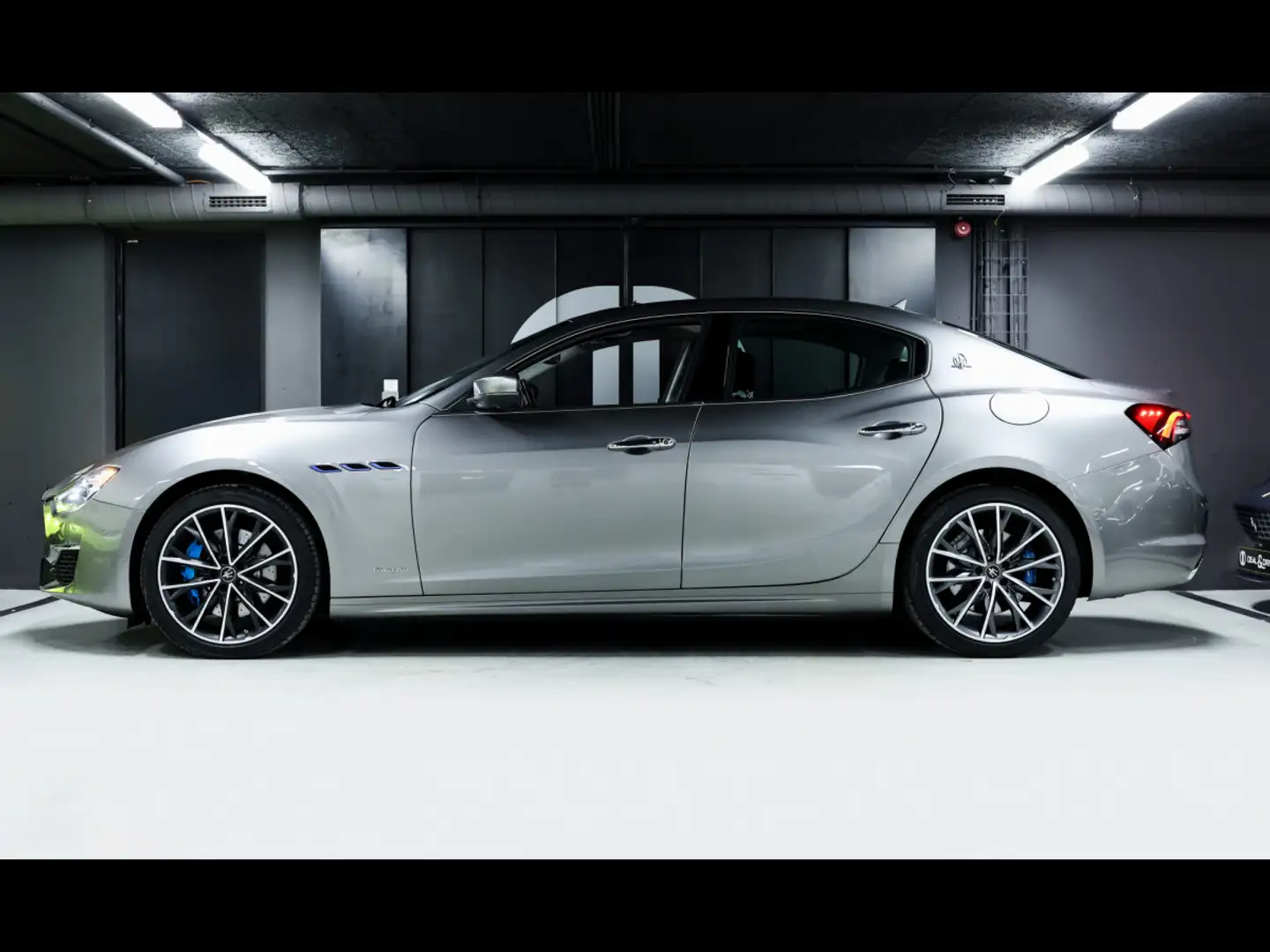 Maserati Ghibli 2.0 MILD-HYBRID (MHEV) 330°GRANLUSSO°360°B&W°ACC Gris - 2