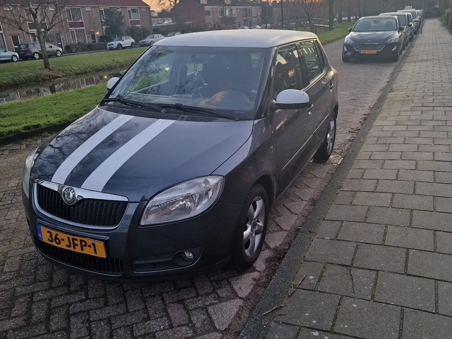 Skoda Fabia 1.2 HTP STYLE Edition Grijs - 1