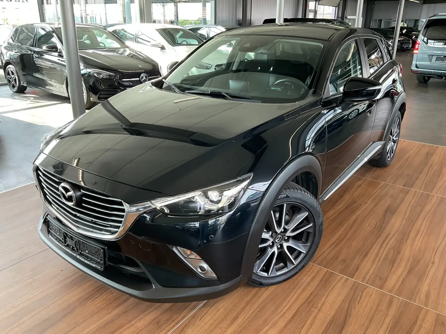 Mazda CX-3 NAVI/LED/HEADUP/KAMERA/TEILLEDER/TEMPOMAT Černá - 1