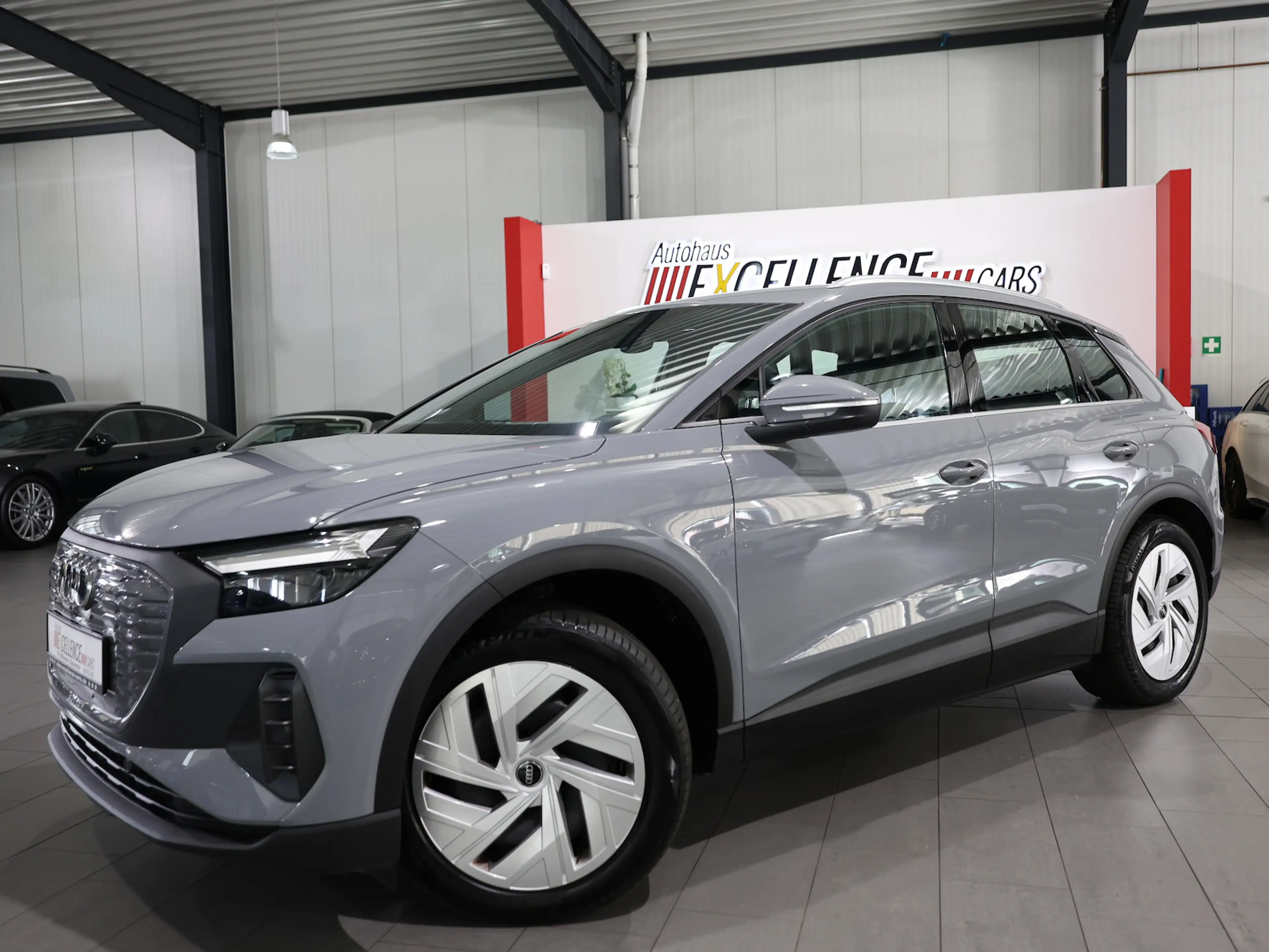 Audi Q4 e-tron 40 GREY & BLACK / 95,4% / LED, KOMFORT — photo 5