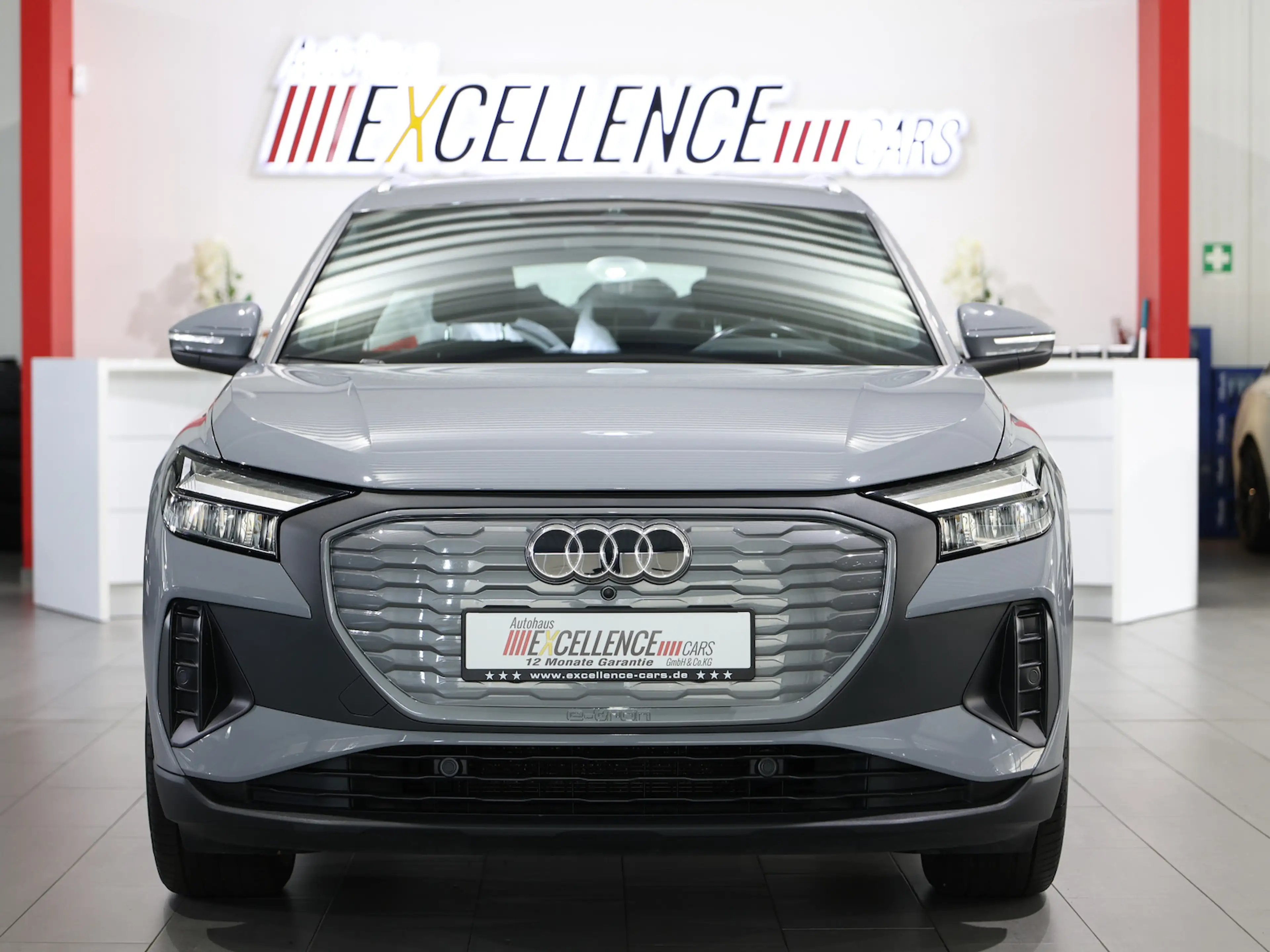 Audi Q4 e-tron 40 GREY & BLACK / 95,4% / LED, KOMFORT — photo 6