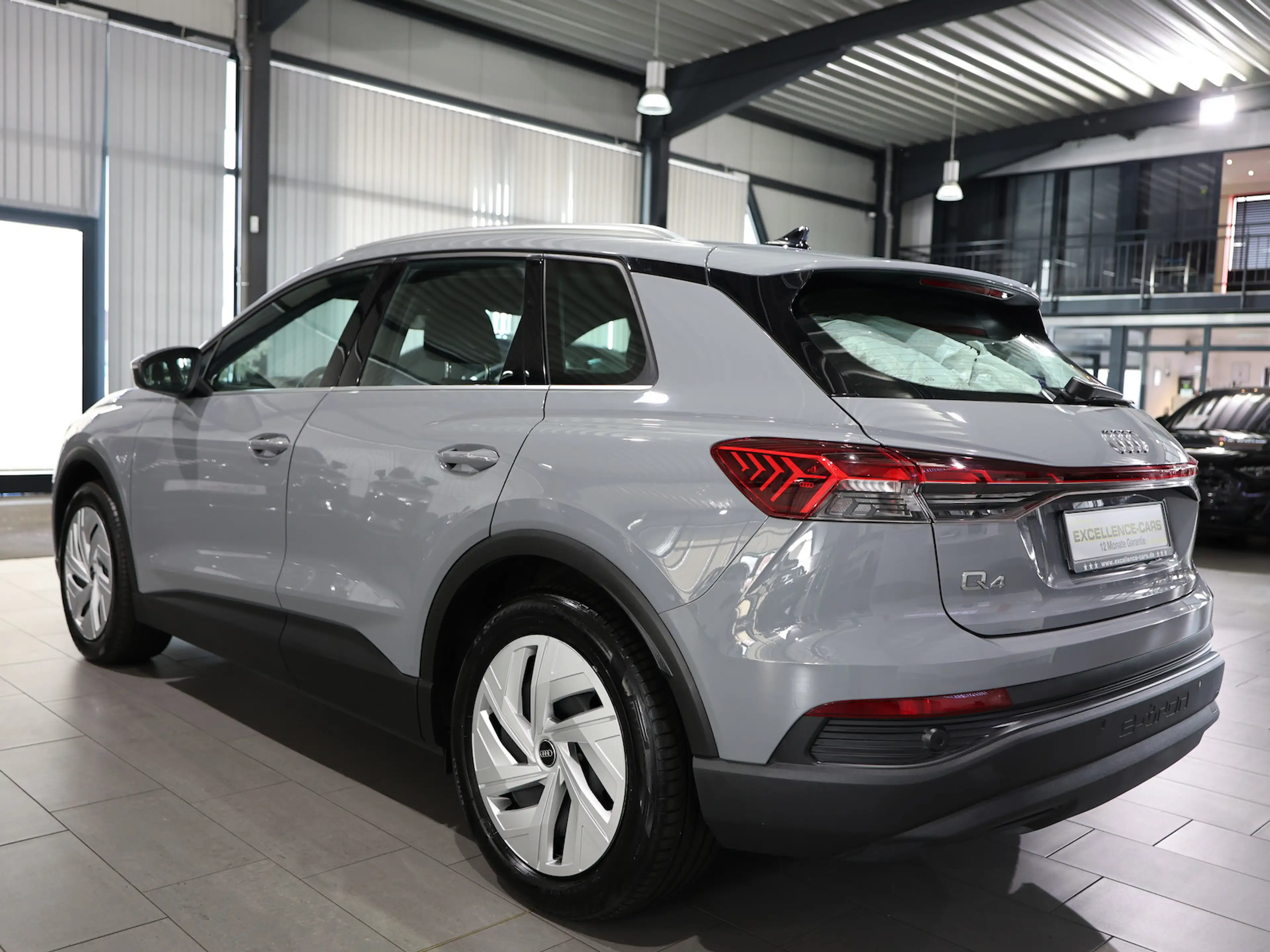 Audi Q4 e-tron 40 GREY & BLACK / 95,4% / LED, KOMFORT — photo 9