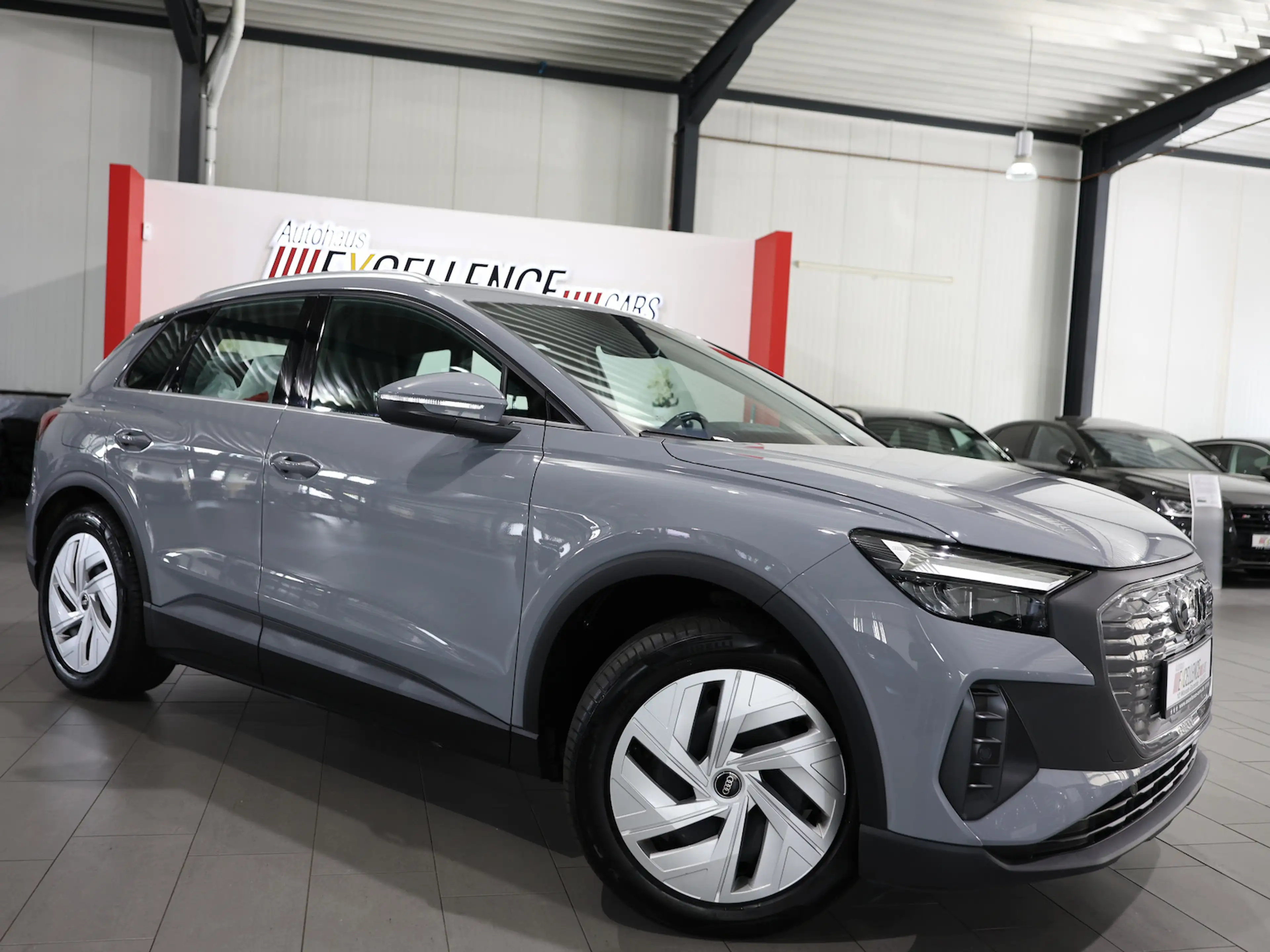 Audi Q4 e-tron 40 GREY & BLACK / 95,4% / LED, KOMFORT — photo 3