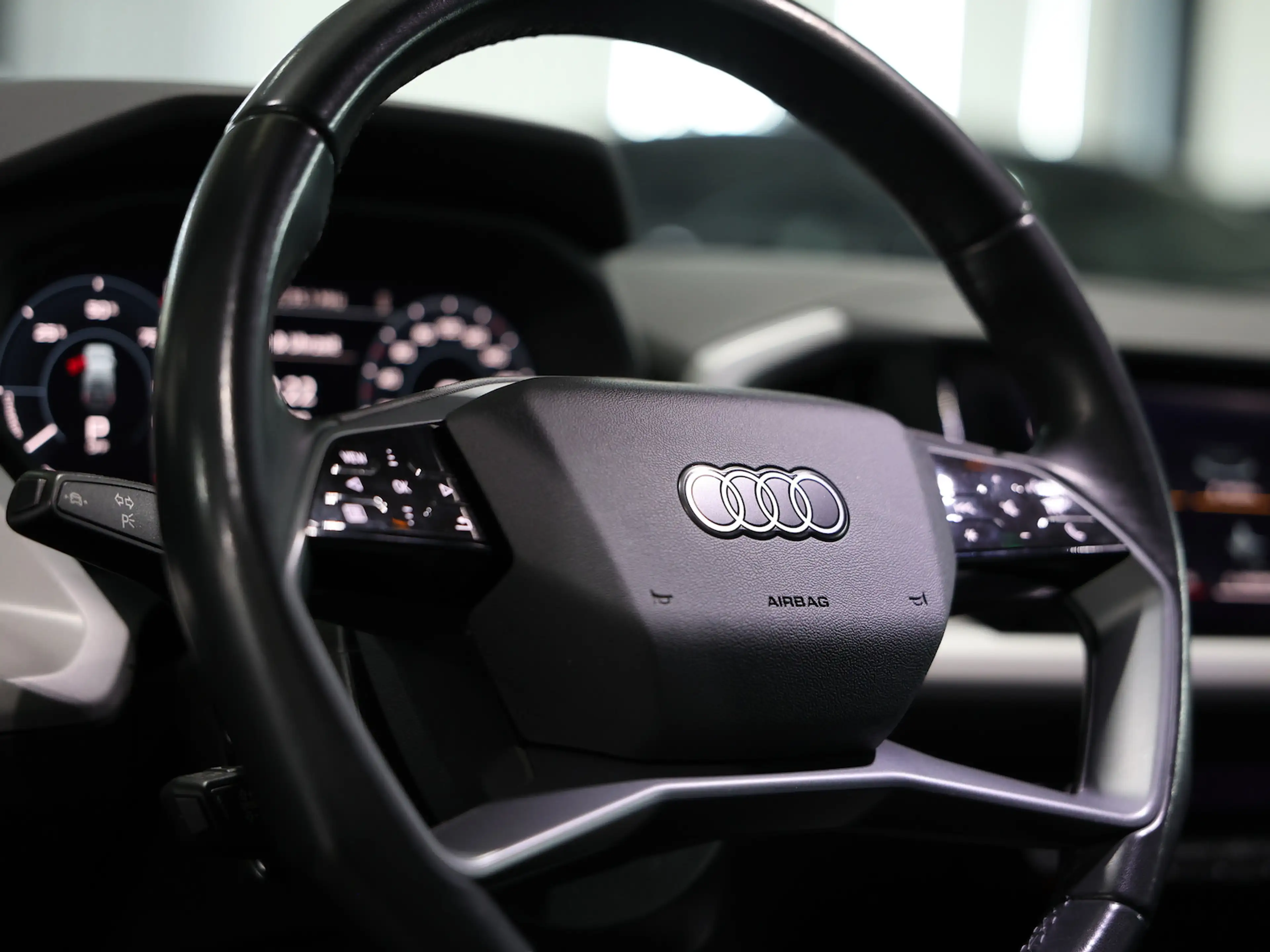 Audi Q4 e-tron 40 GREY & BLACK / 95,4% / LED, KOMFORT — photo 15
