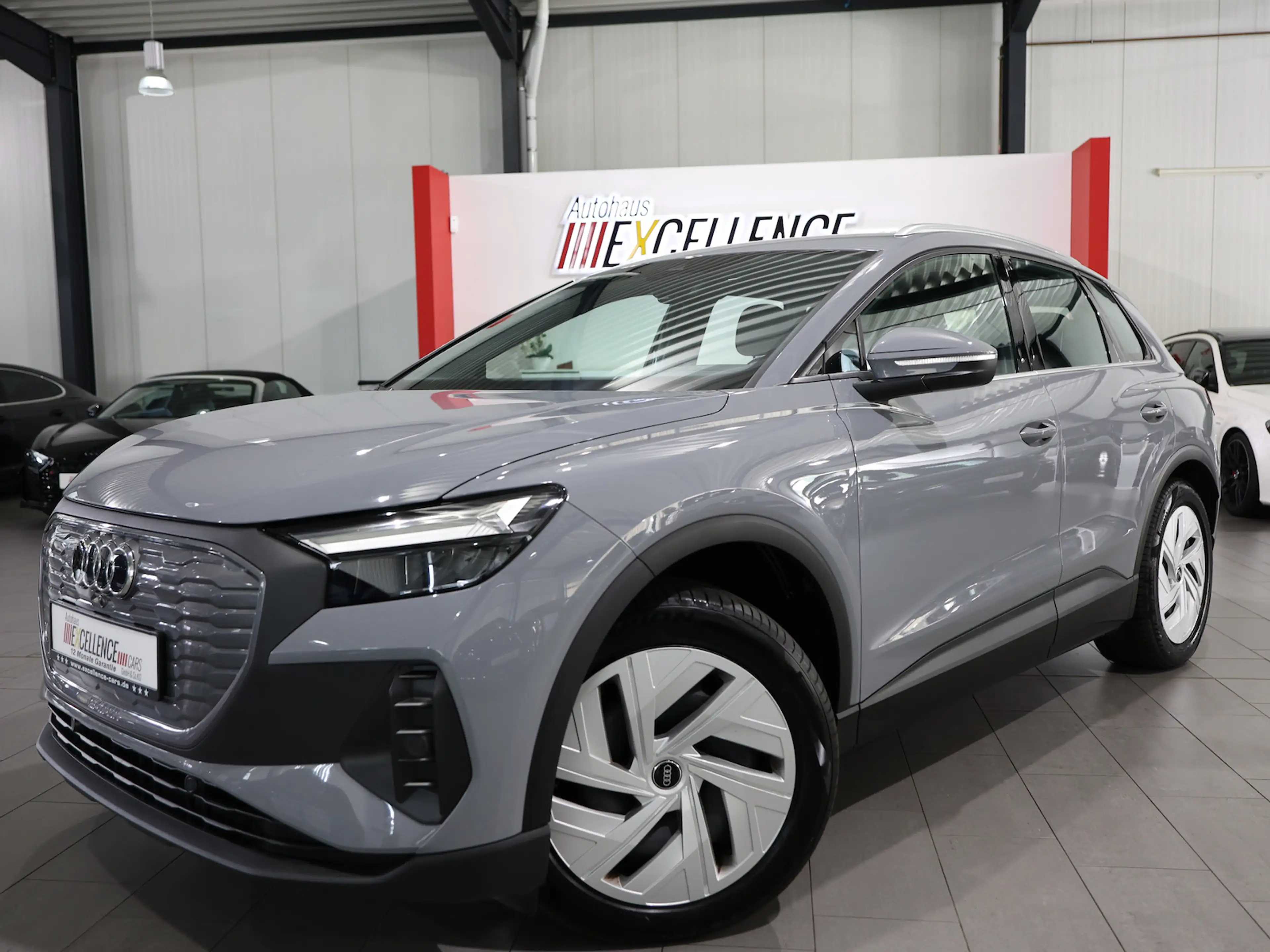 Audi Q4 e-tron 40 GREY & BLACK / 95,4% / LED, KOMFORT — photo 4