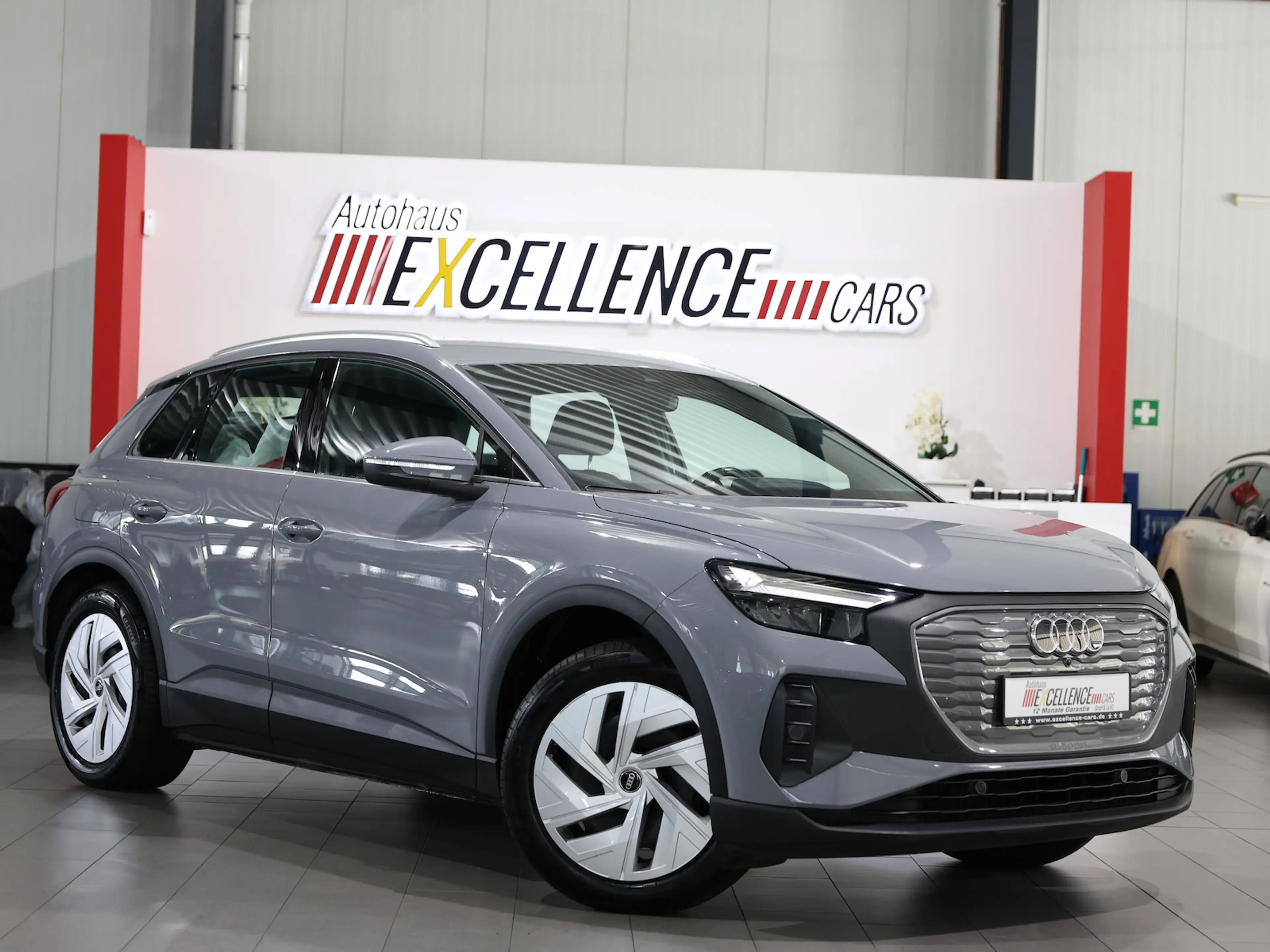 Audi Q4 e-tron 40 GREY & BLACK / 95,4% / LED, KOMFORT