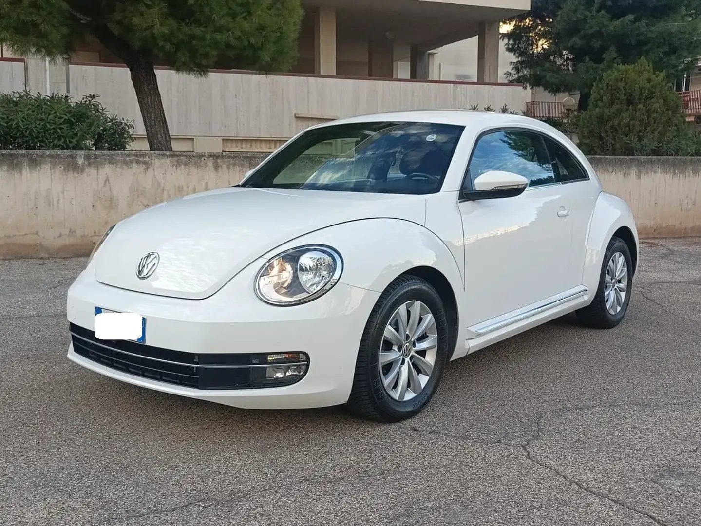 Volkswagen Maggiolino 1.6 tdi Design 105cv Bianco - 1