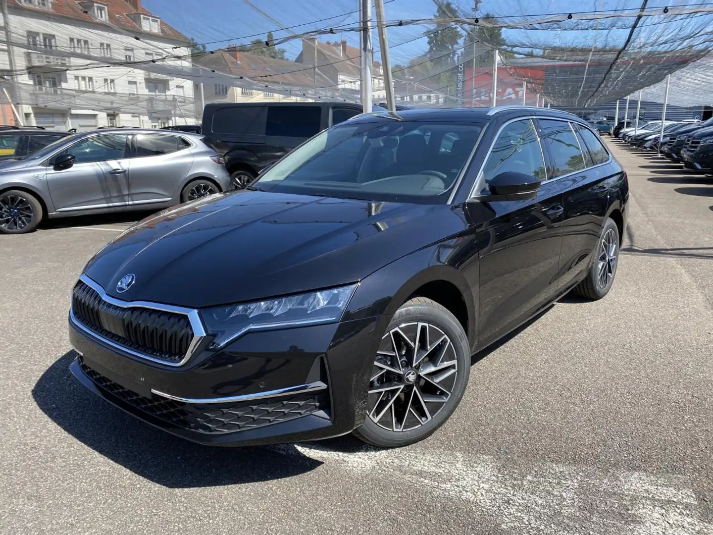 Skoda Octavia IV (2) COMBI 2.0 TDI 150 SELECTION DSG7 ATTELAGE / NAVIGATION / PACK CONFORT Noir - 1